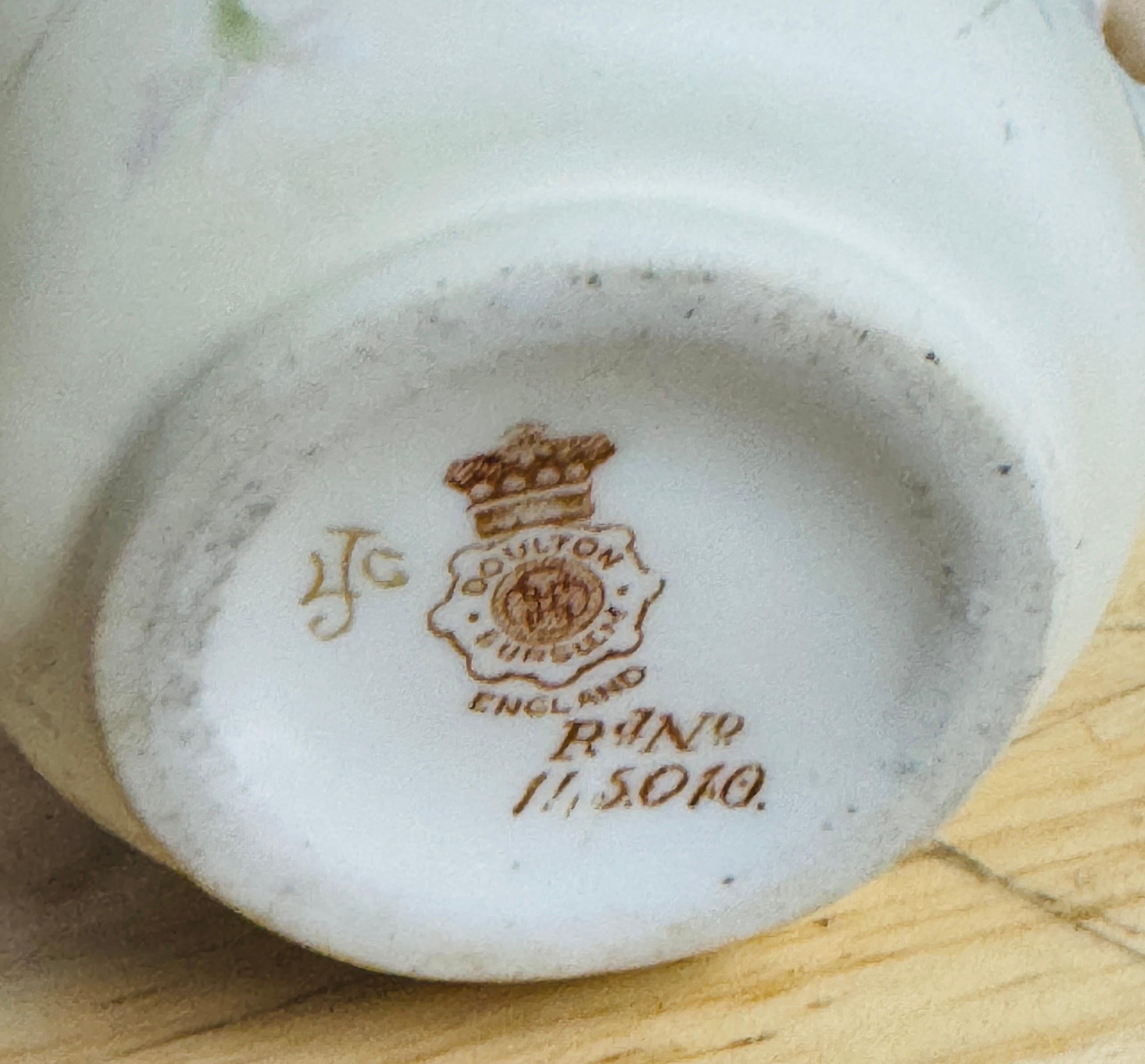 Service à thé 3 pièces Doulton Burslem Blush Ivory avec décor de fleurs de pommier, 1889 en vente 7