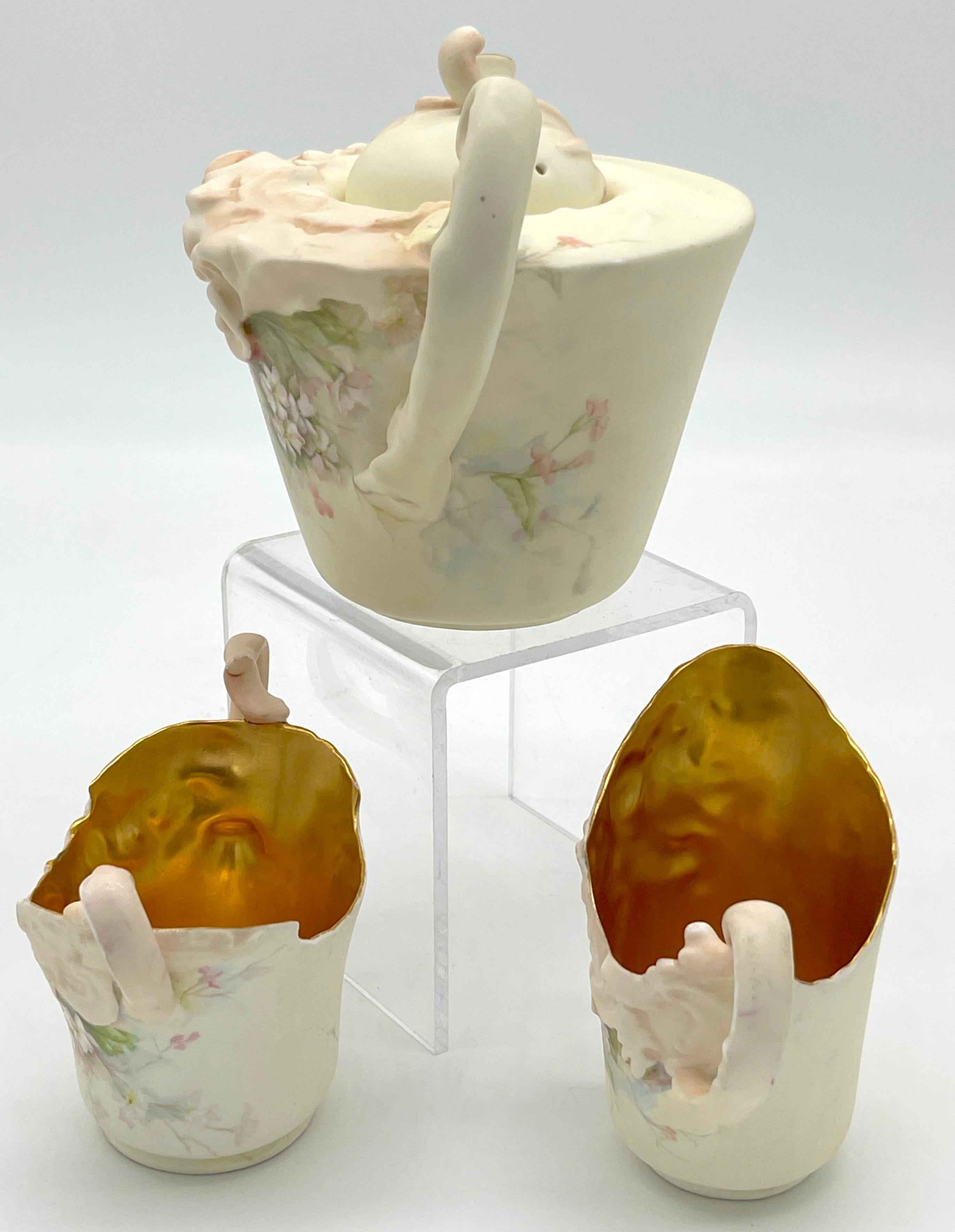 Apogée victorien Service à thé 3 pièces Doulton Burslem Blush Ivory avec décor de fleurs de pommier, 1889 en vente