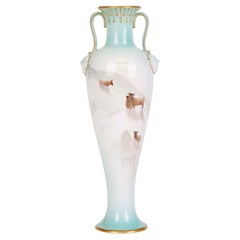 Vase en porcelaine Burslem Hyperion « Sheep at Dusk » peint par Fred Walklate pour Doulton