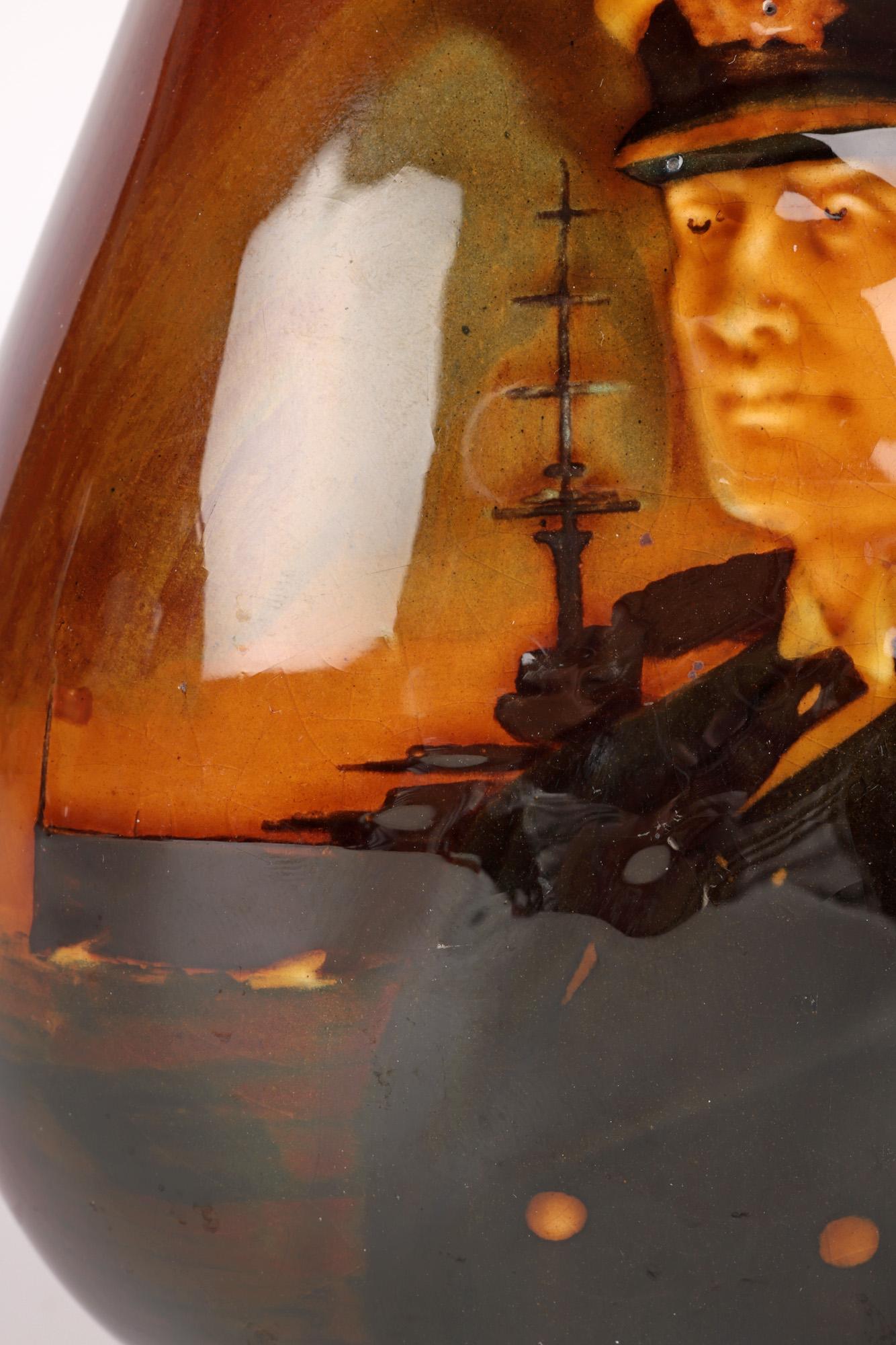Doulton Burslem Kingsware Amiral Beatty Flasque à whisky Dewar's décorée en vente 6