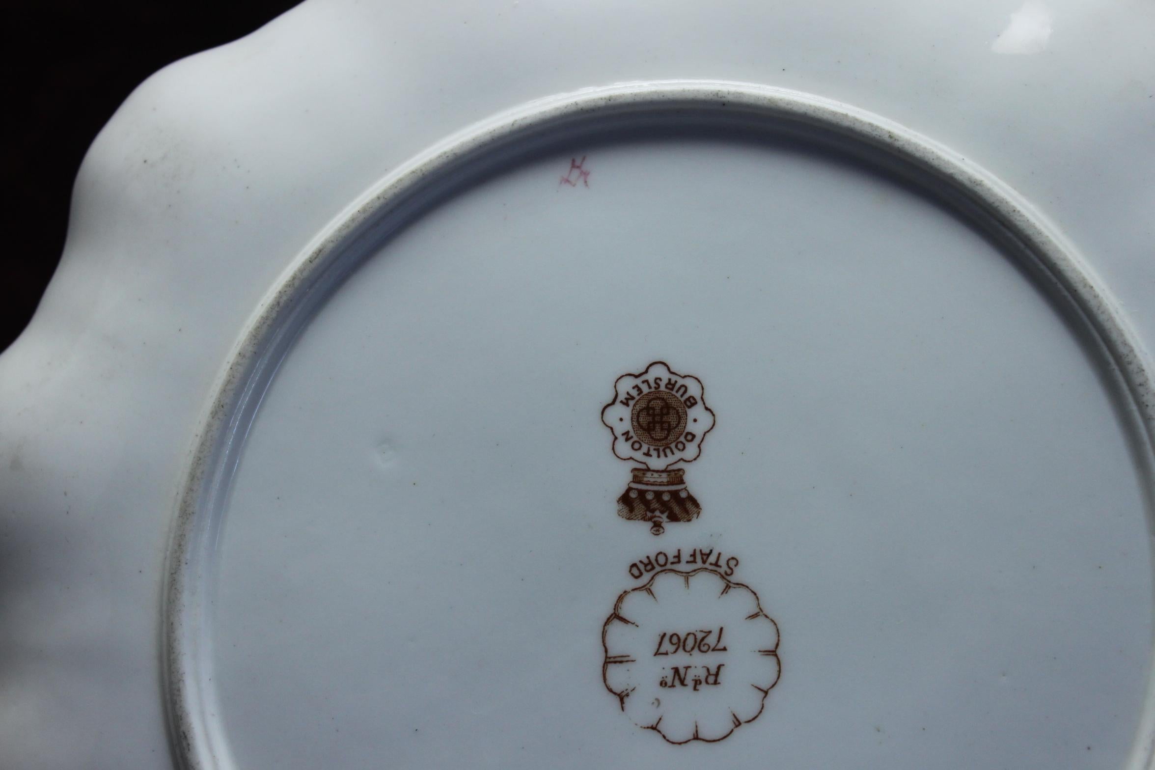 Doulton Burslem Spanish Ware painted plate In Good Condition For Sale In East Geelong, VIC