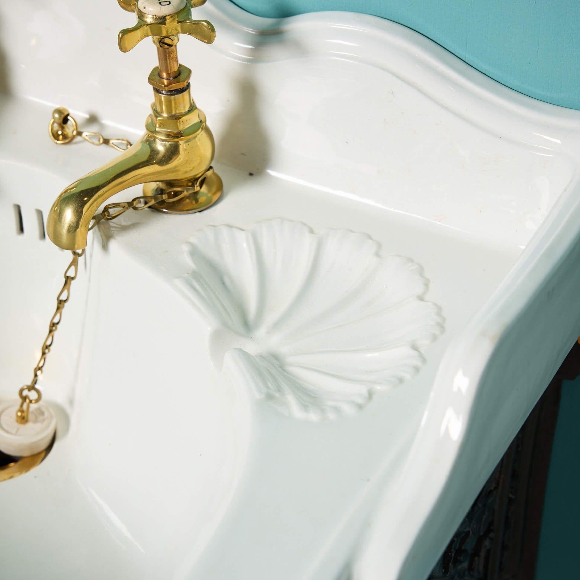 Doulton & Co. Waschbecken des 19. Jahrhunderts mit Wandhalterungen im Zustand „Relativ gut“ im Angebot in Wormelow, Herefordshire