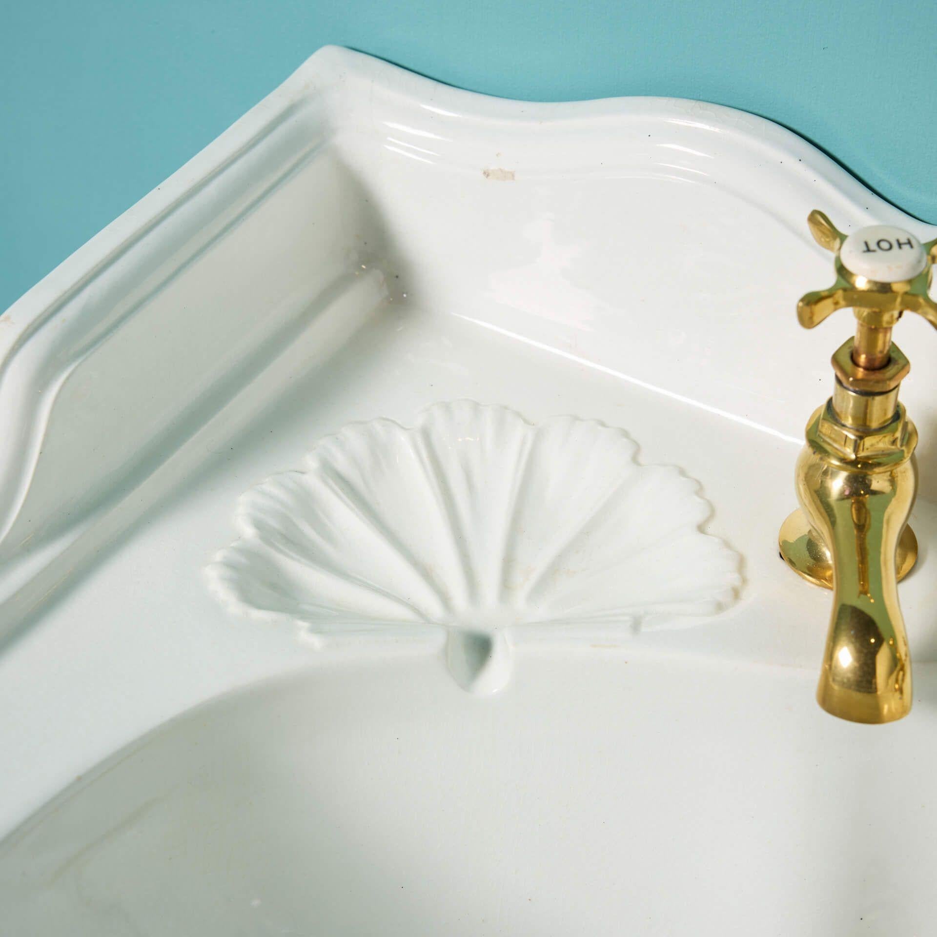Doulton & Co. Waschbecken des 19. Jahrhunderts mit Wandhalterungen (Metall) im Angebot