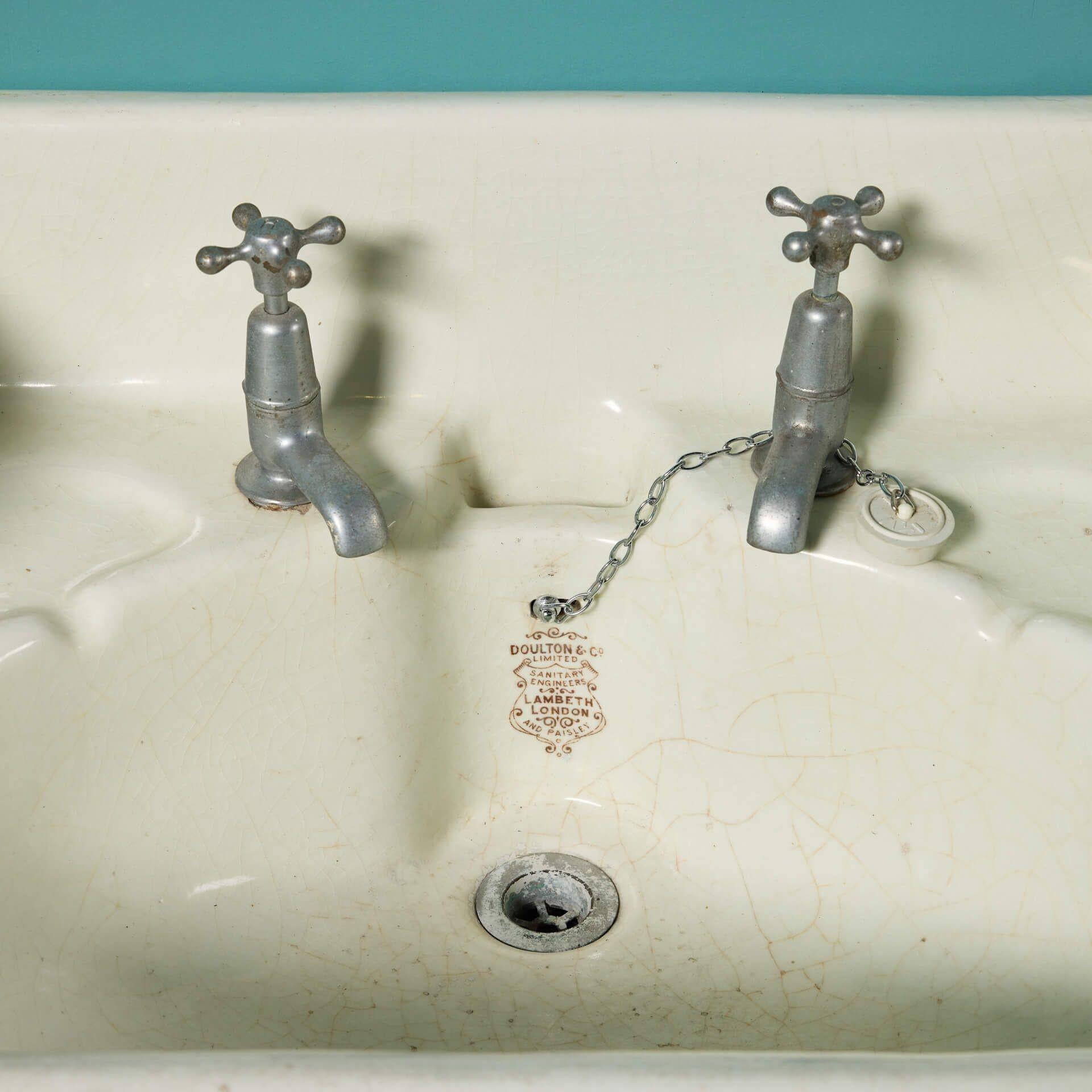 Doulton & Co. Steingut-Waschbecken aus dem 19. Jahrhundert im Zustand „Relativ gut“ in Wormelow, Herefordshire