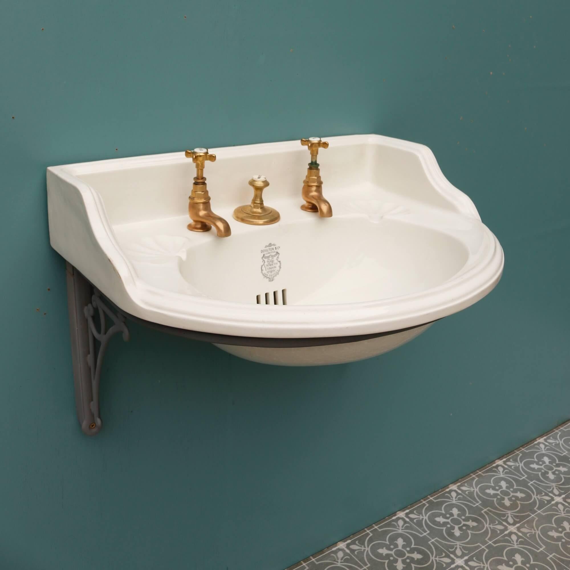 Doulton & Co. Curved Front Plunger Basin with Bracket In Fair Condition In Wormelow, Herefordshire