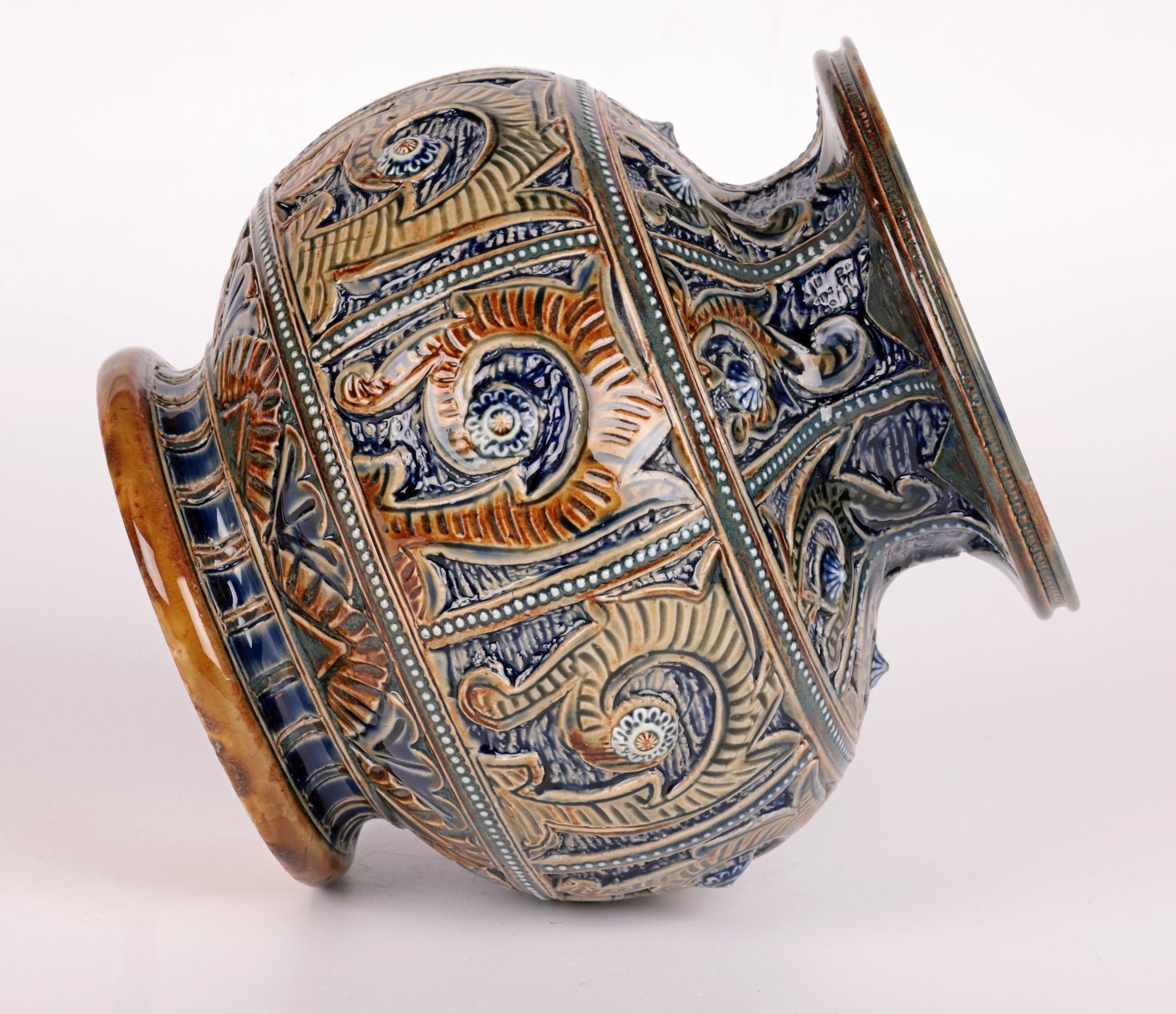 Doulton Lambeth Aesthetic Movement Art Pottery Vase par Emily Edwards 1875 en vente 1