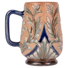 Tasse décorée en barbotine du mouvement esthétique Doulton Lambeth par Alice E Budden 1883