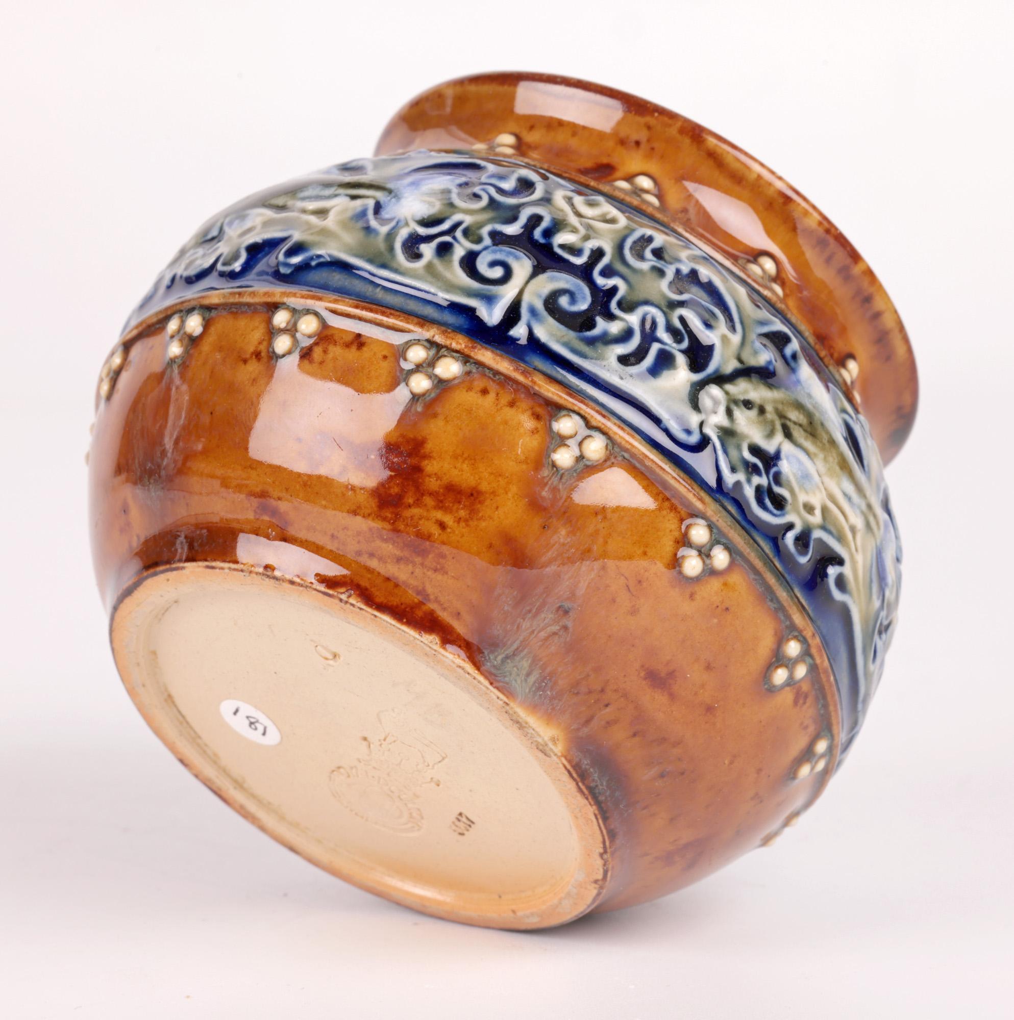 Vase en poterie d'art Doulton Lambeth avec poissons par Maud Bowden  en vente 3
