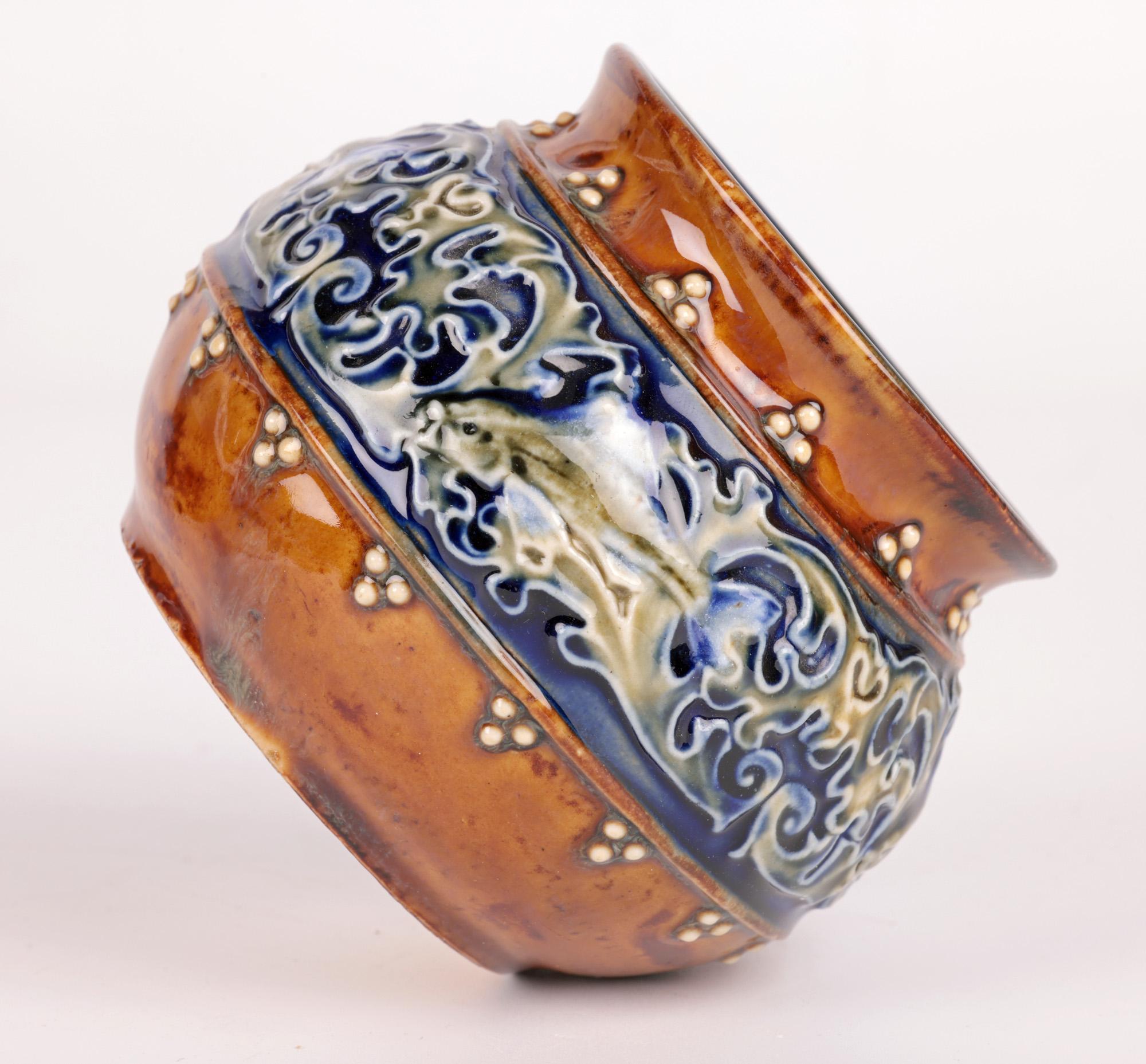 Vase en poterie d'art Doulton Lambeth avec poissons par Maud Bowden  en vente 1