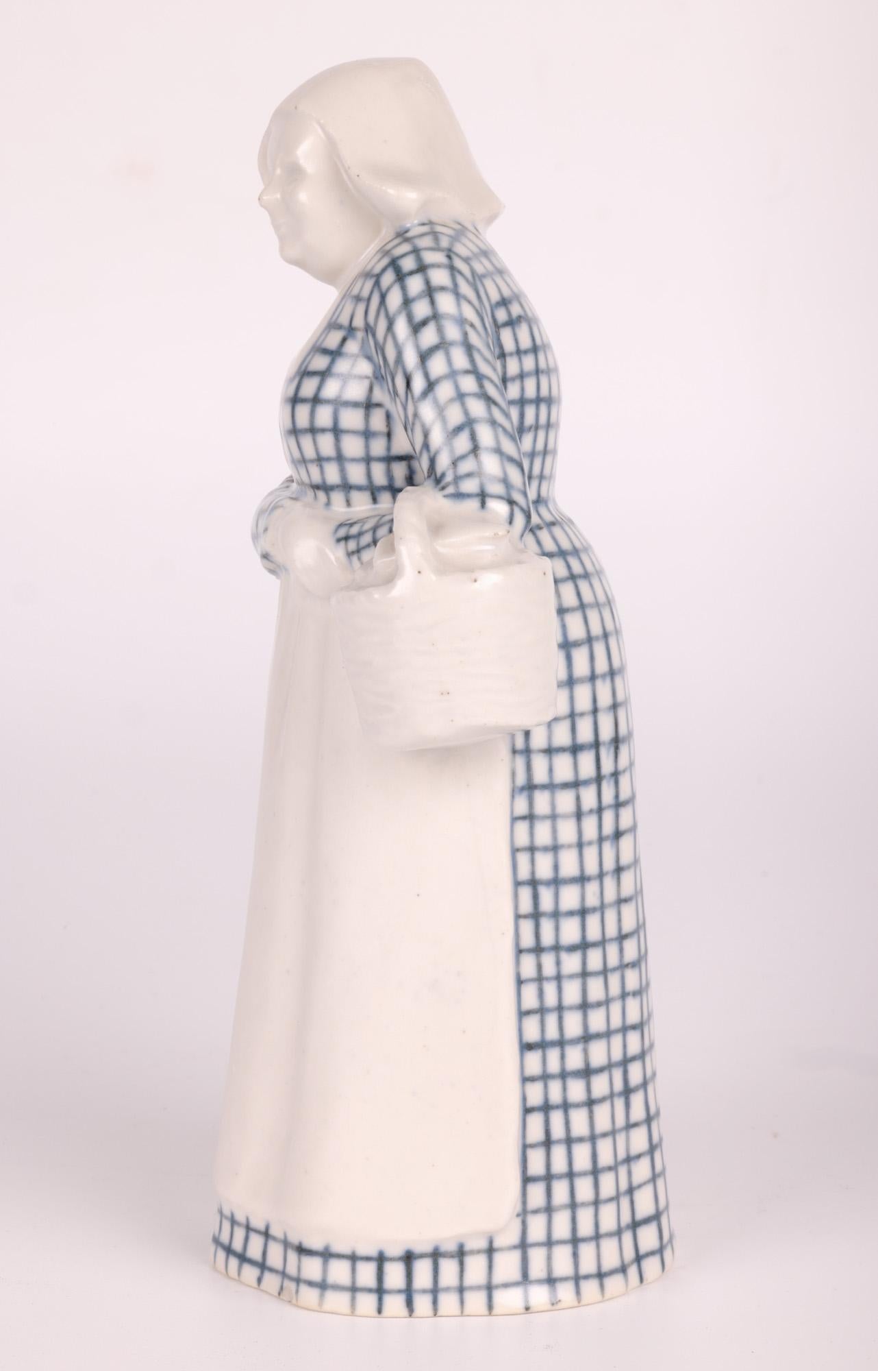 Figurine de femme hollandaise de Doulton Lambeth par Leslie Harradine en vente 6