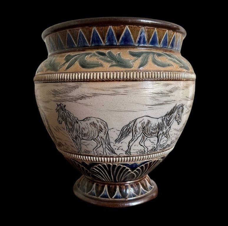 Doulton Lambeth Jardiniere In Good Condition For Sale In Chipping Campden, GB