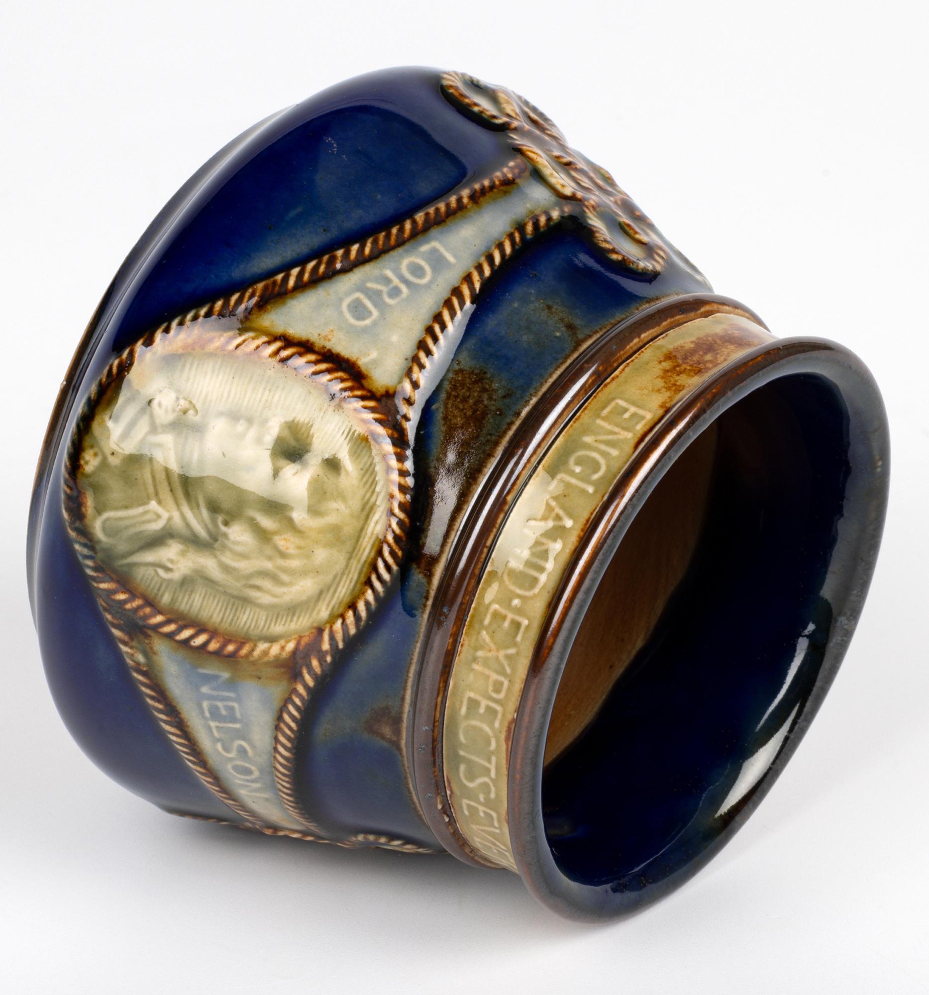 Vase d'art commémoratif Lord Nelson Doulton Lambeth en vente 9
