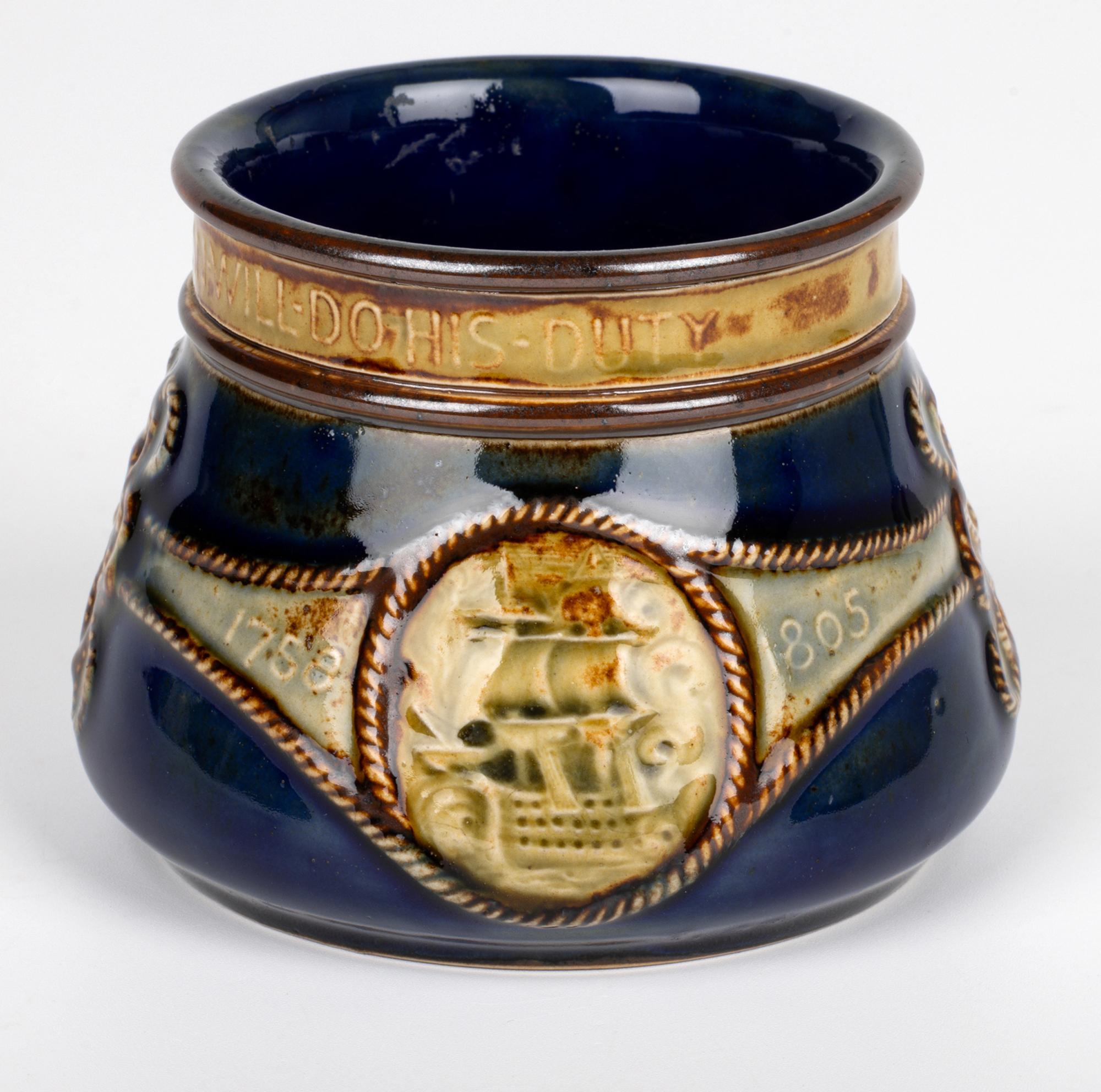 Début du 20ème siècle Vase d'art commémoratif Lord Nelson Doulton Lambeth en vente