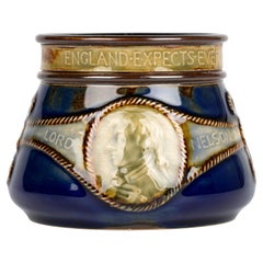 Commemorative Doulton Lambeth Lord Nelson-Keramikvase aus Lammfell
