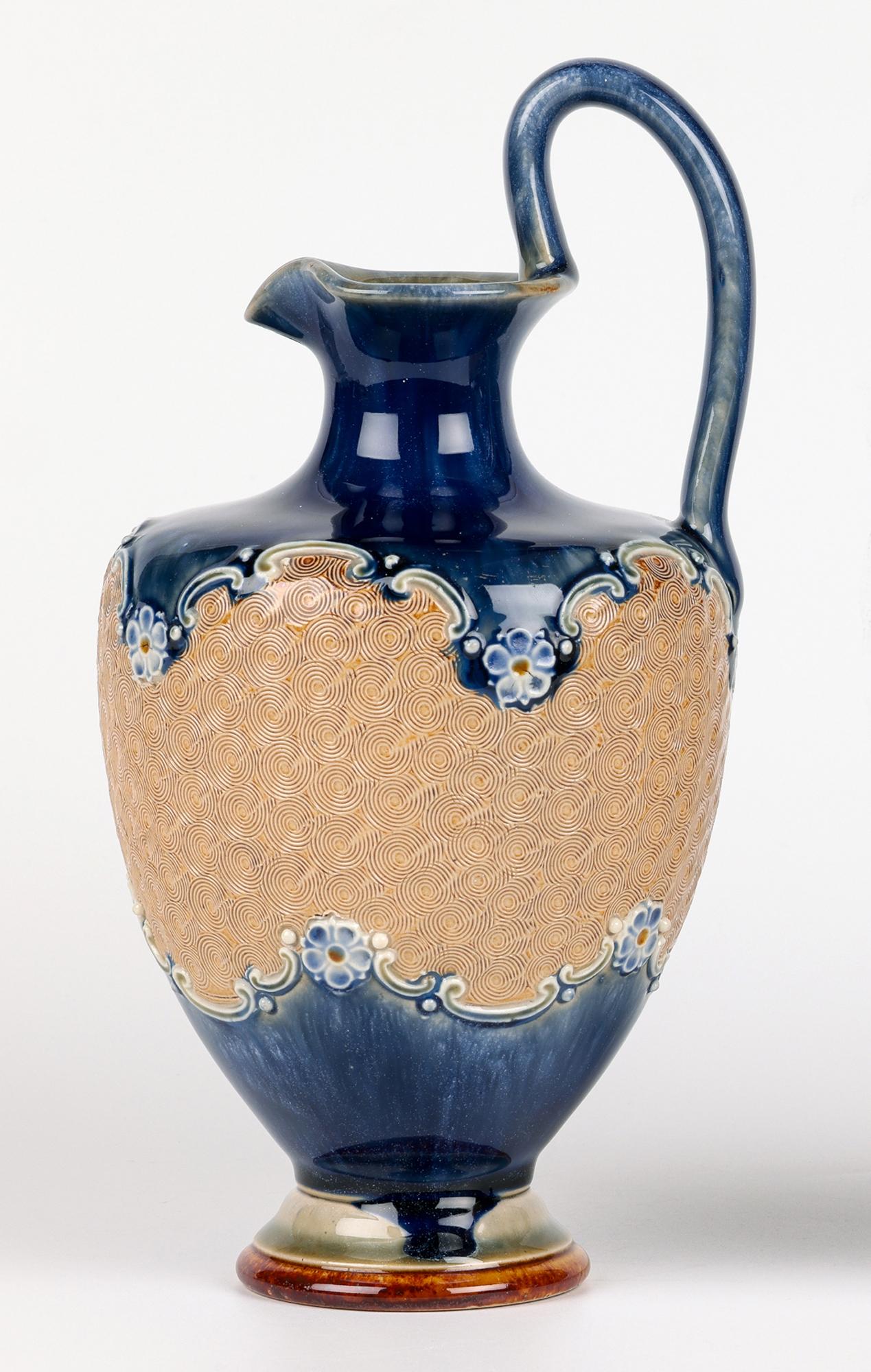 Doulton Lambeth Pareja Art Nouveau Cerámica con asas Ewers en venta 11