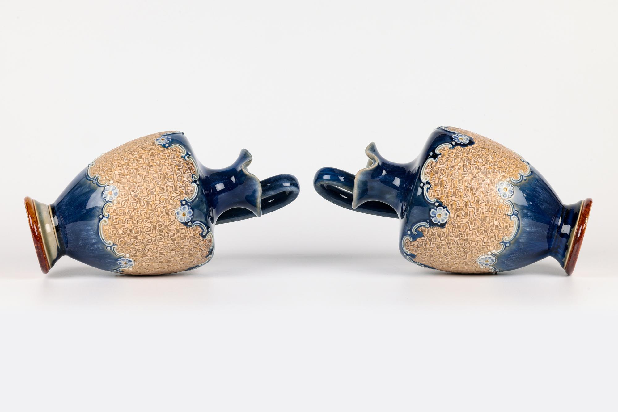 Doulton Lambeth Pareja Art Nouveau Cerámica con asas Ewers siglo XX en venta