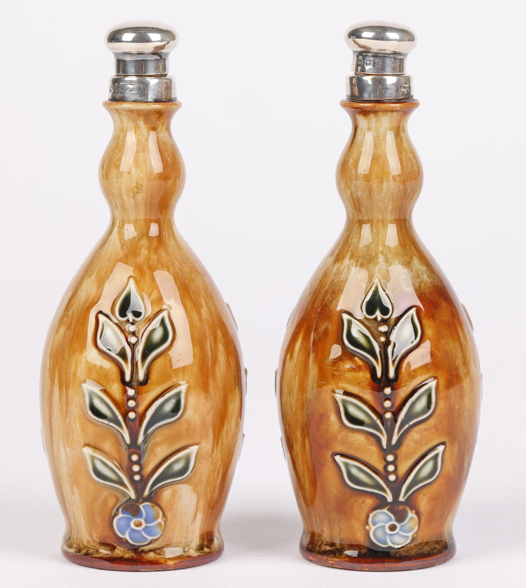 Seltenes Paar silberne Rose-Wasserflasks aus Lammfell von Doulton im Angebot 2
