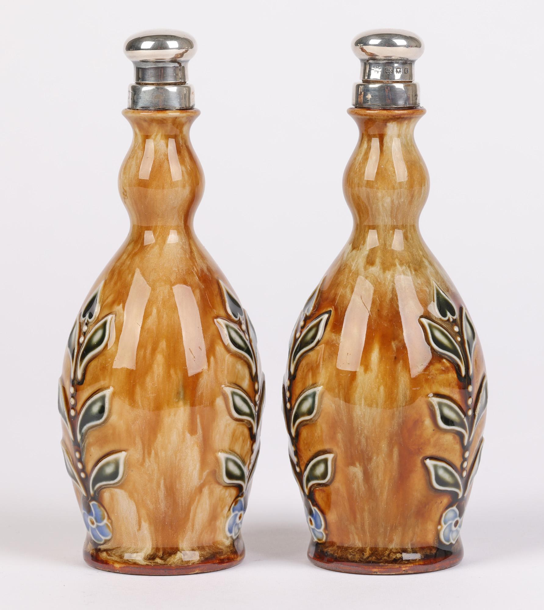 Seltenes Paar silberne Rose-Wasserflasks aus Lammfell von Doulton im Angebot 4