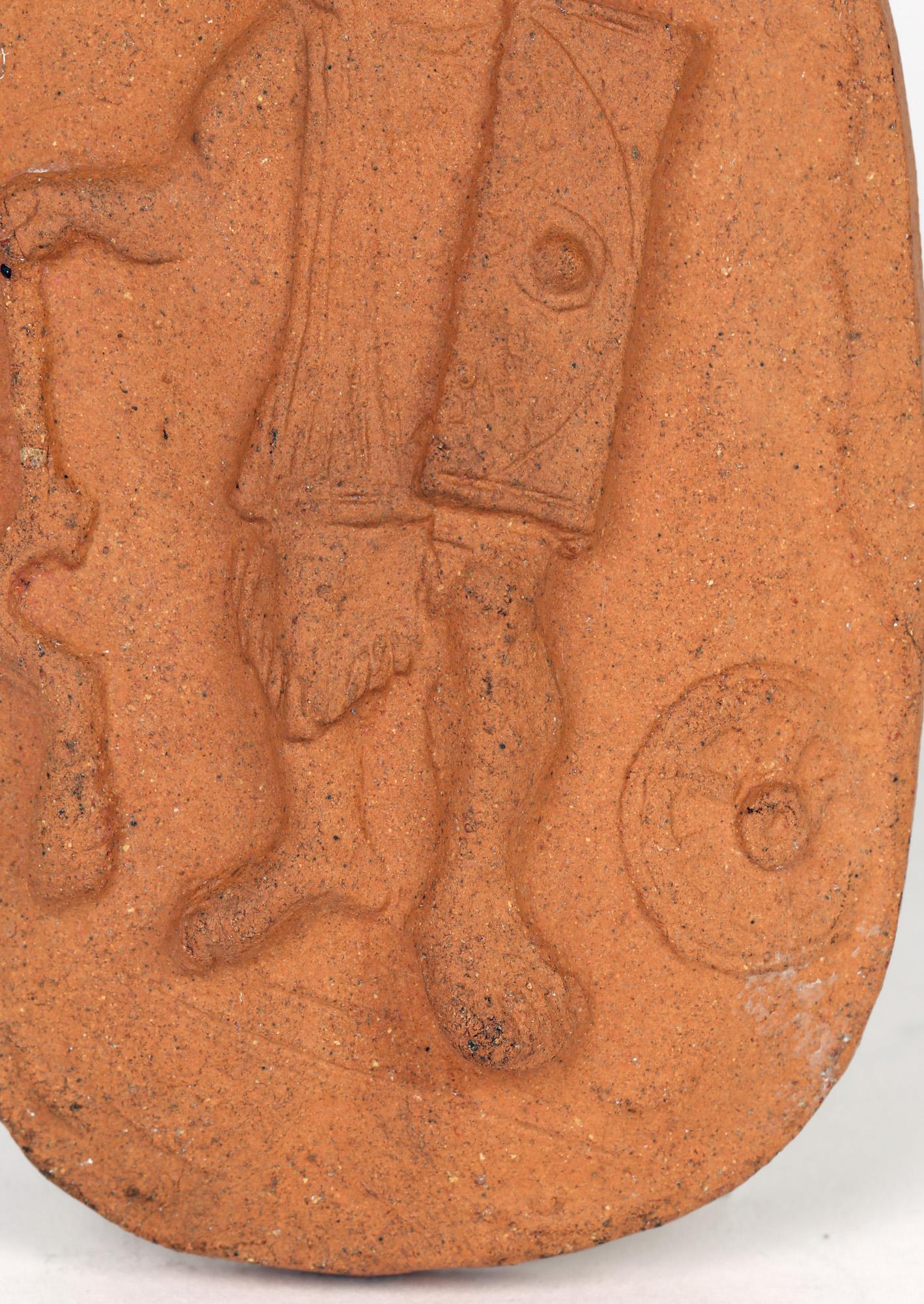 Plaque romaine en terre cuite de Doulton Lambeth par Joseph Mott en vente 7