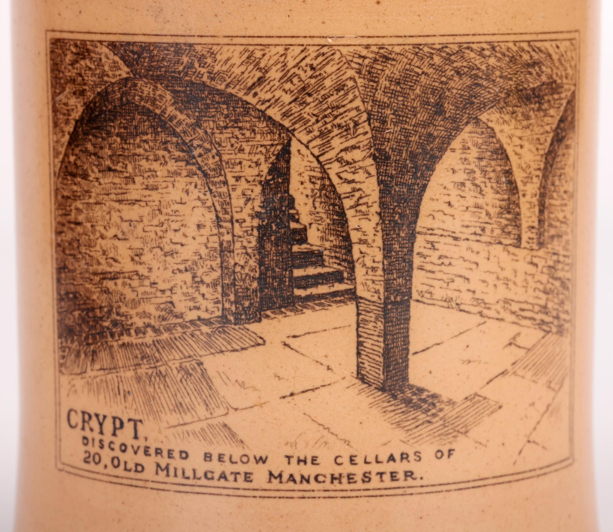 Anglais Vase émaillé au sel imprimé Crypt de Doulton Lambeth Manchester  en vente
