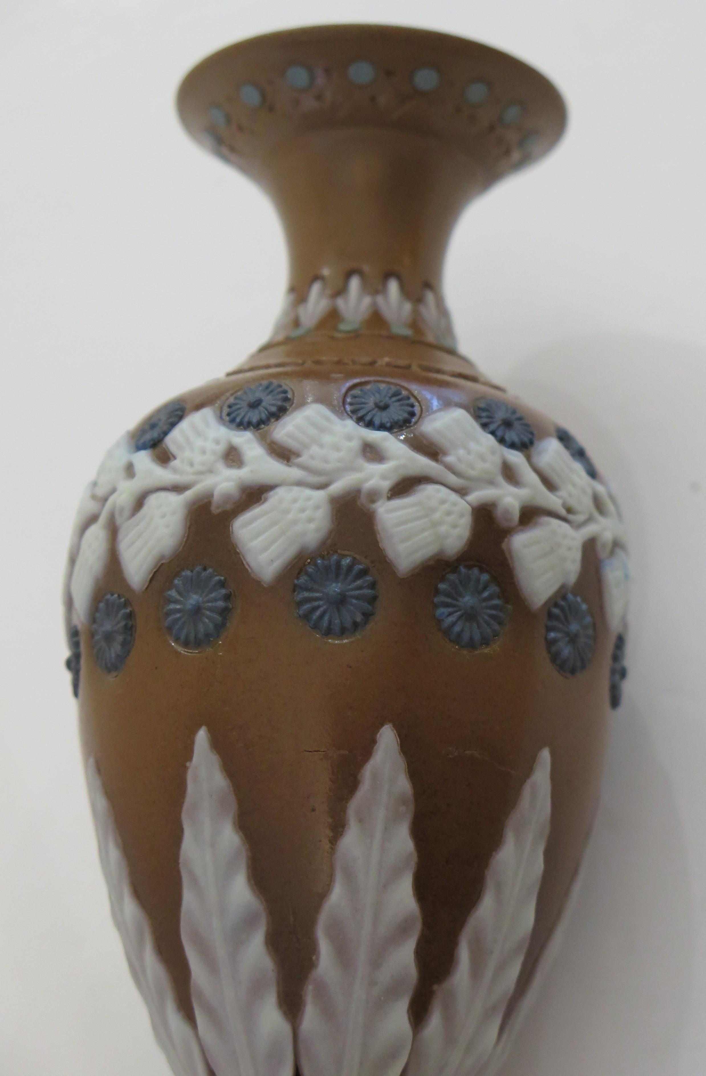 Doulton Lambeth Silicon Stoneware Vase, Art Nouveau, circa 1870 3