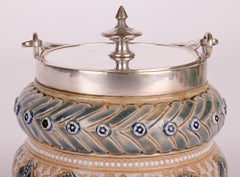 Azucarero montado en placa de plata Doulton Lambeth de Clara Barker 1878