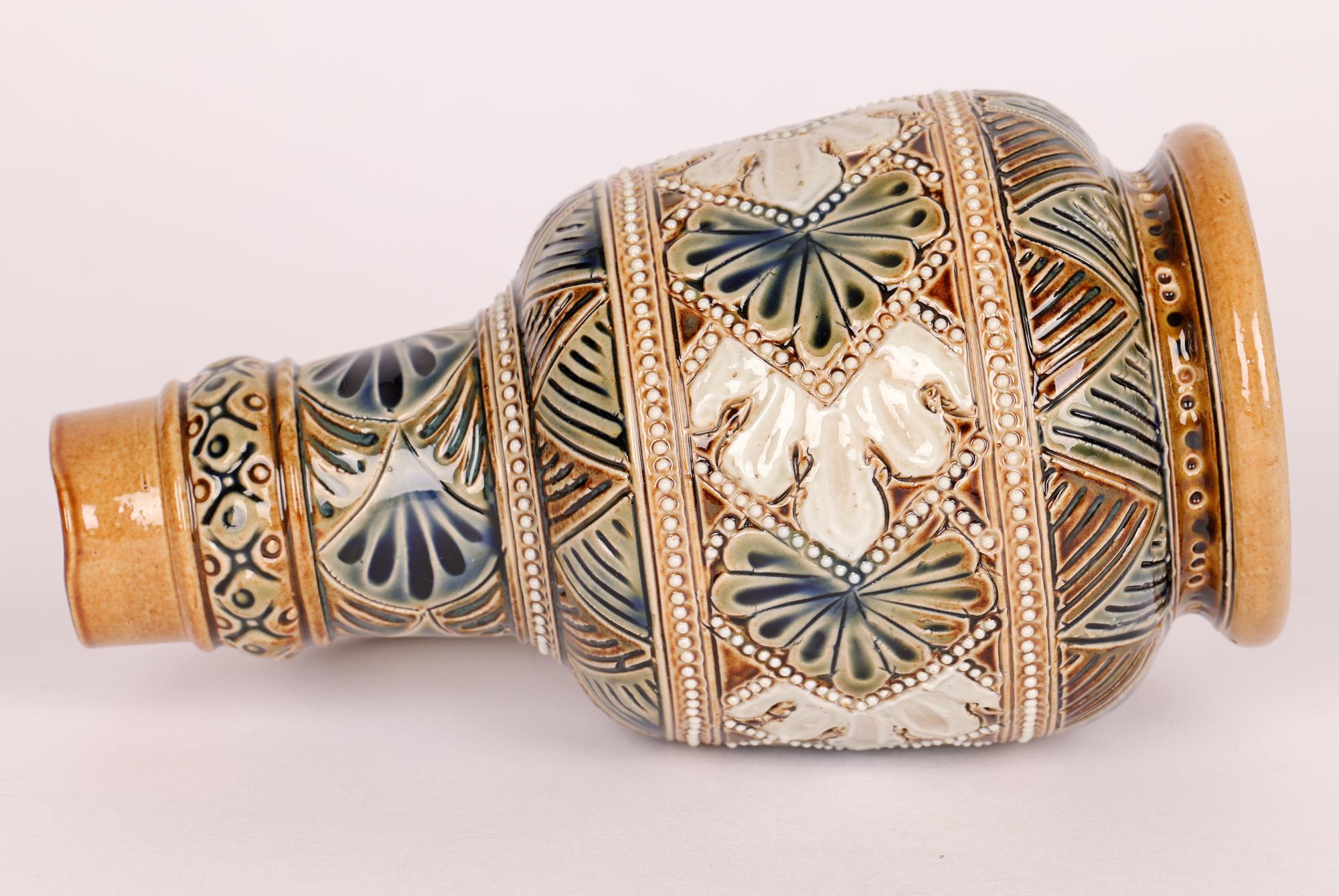 Doulton Lambeth Steingut-Kanne mit stilisierten Blattmotiven von Edith Lupton im Angebot 2