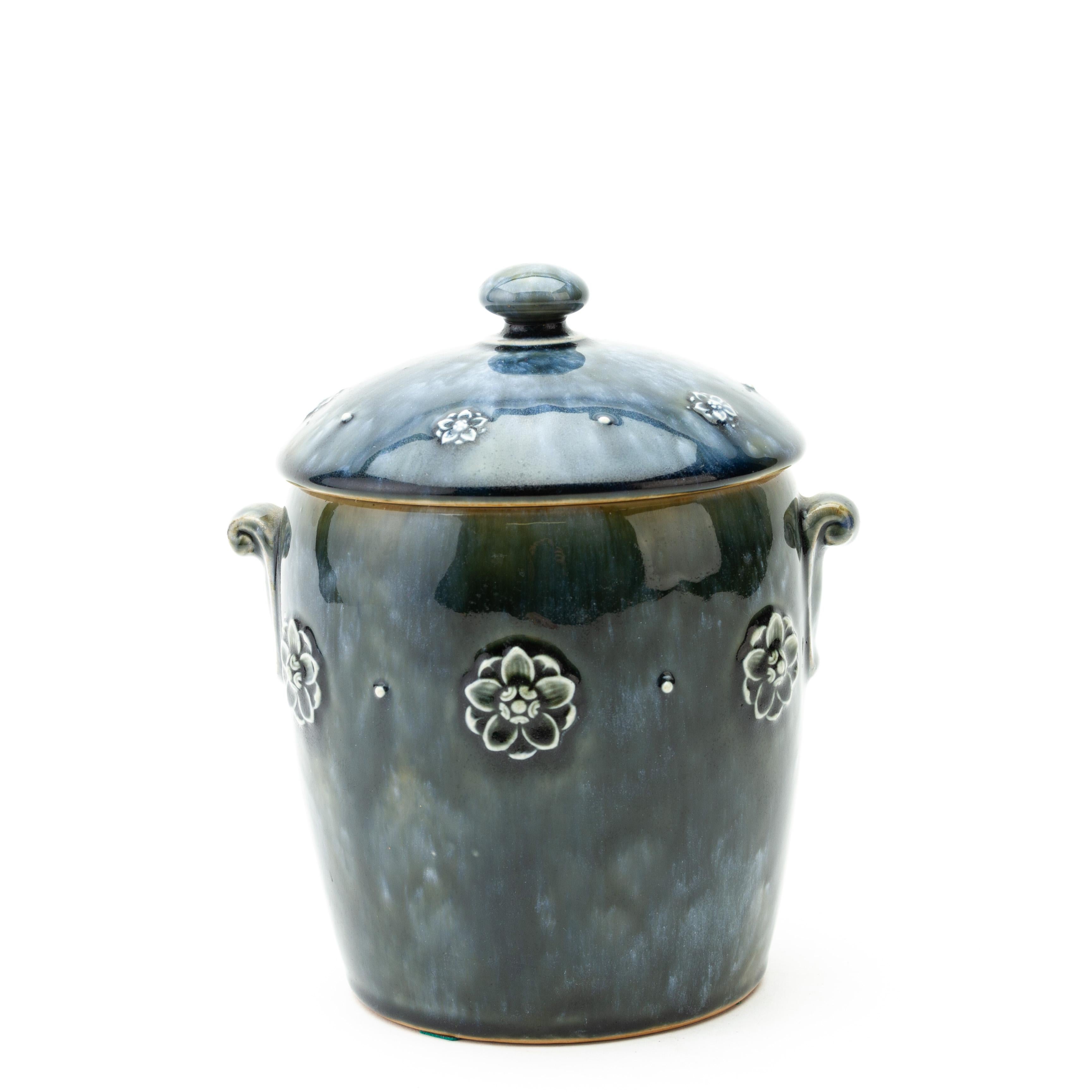 Doulton Lambeth Stoneware Tobacco Jar 19th Century In Good Condition For Sale In Nottingham, GB