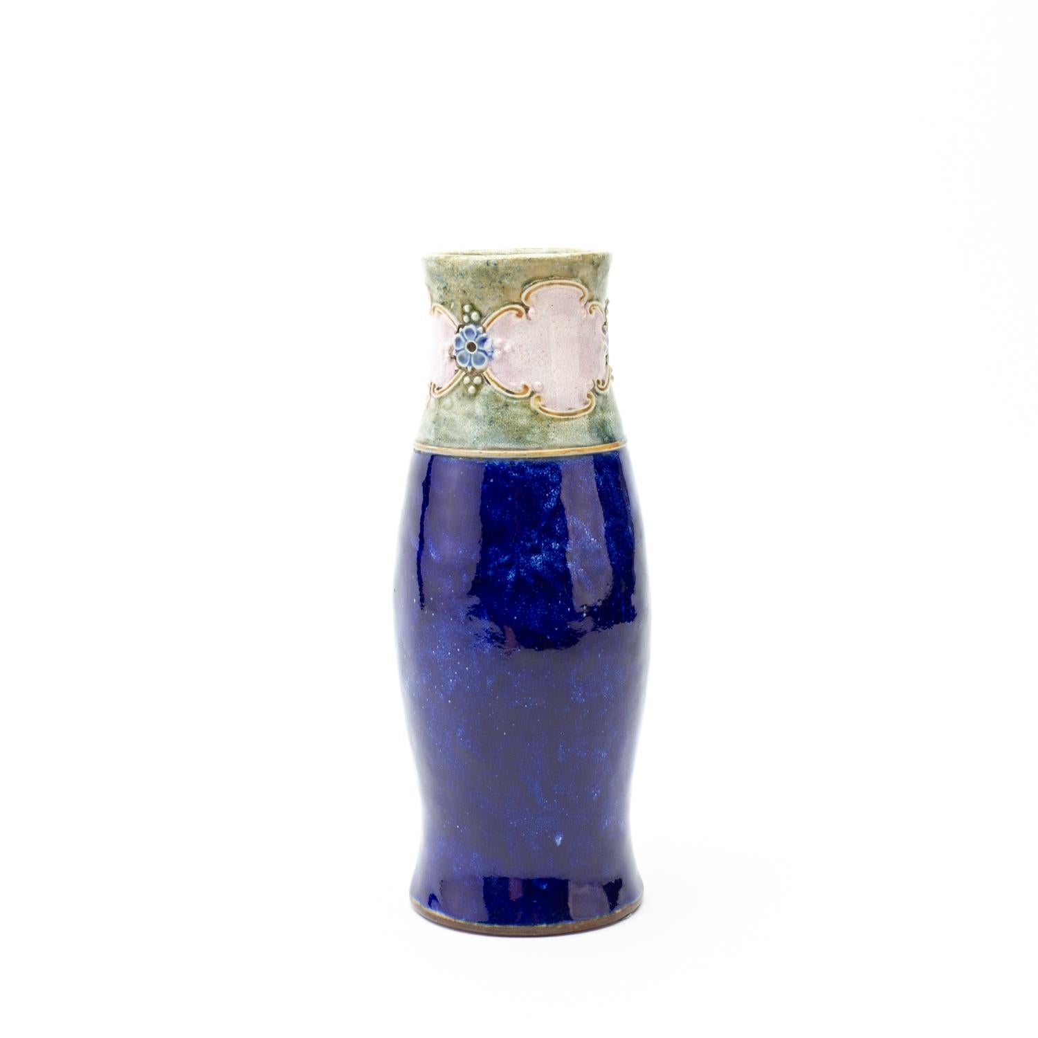 Doulton Lambeth Stoneware Vase 19th Century
Good condition
Free international shipping.