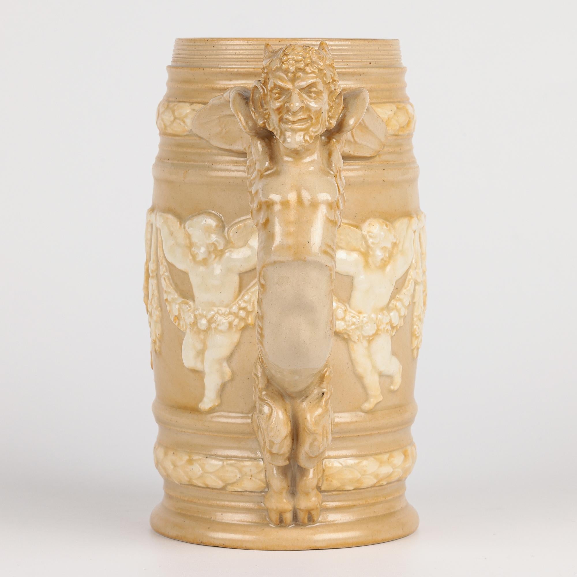 Jarra de gres con asa de sátiro alado Doulton Lambeth en venta 3