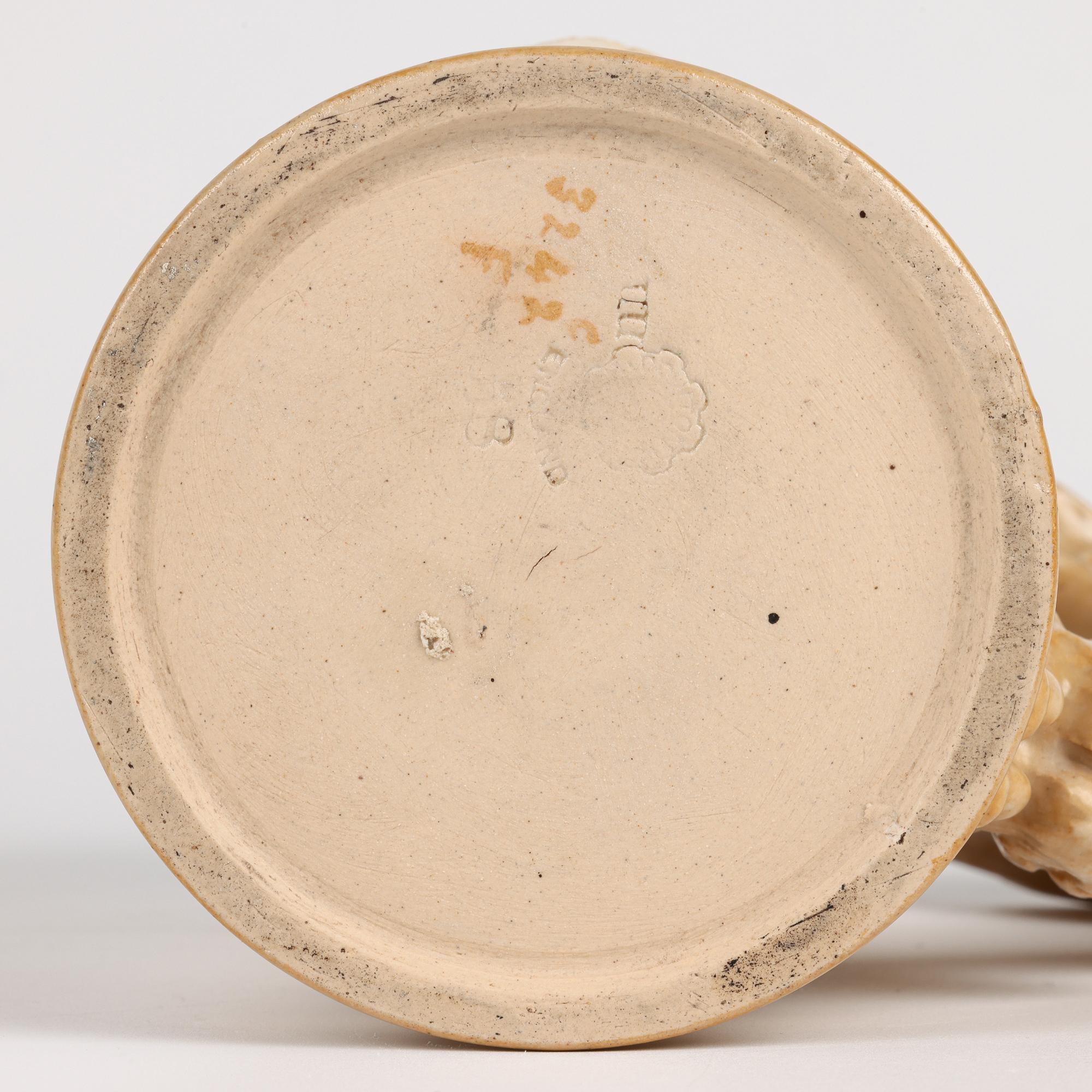 Jarra de gres con asa de sátiro alado Doulton Lambeth en venta 7