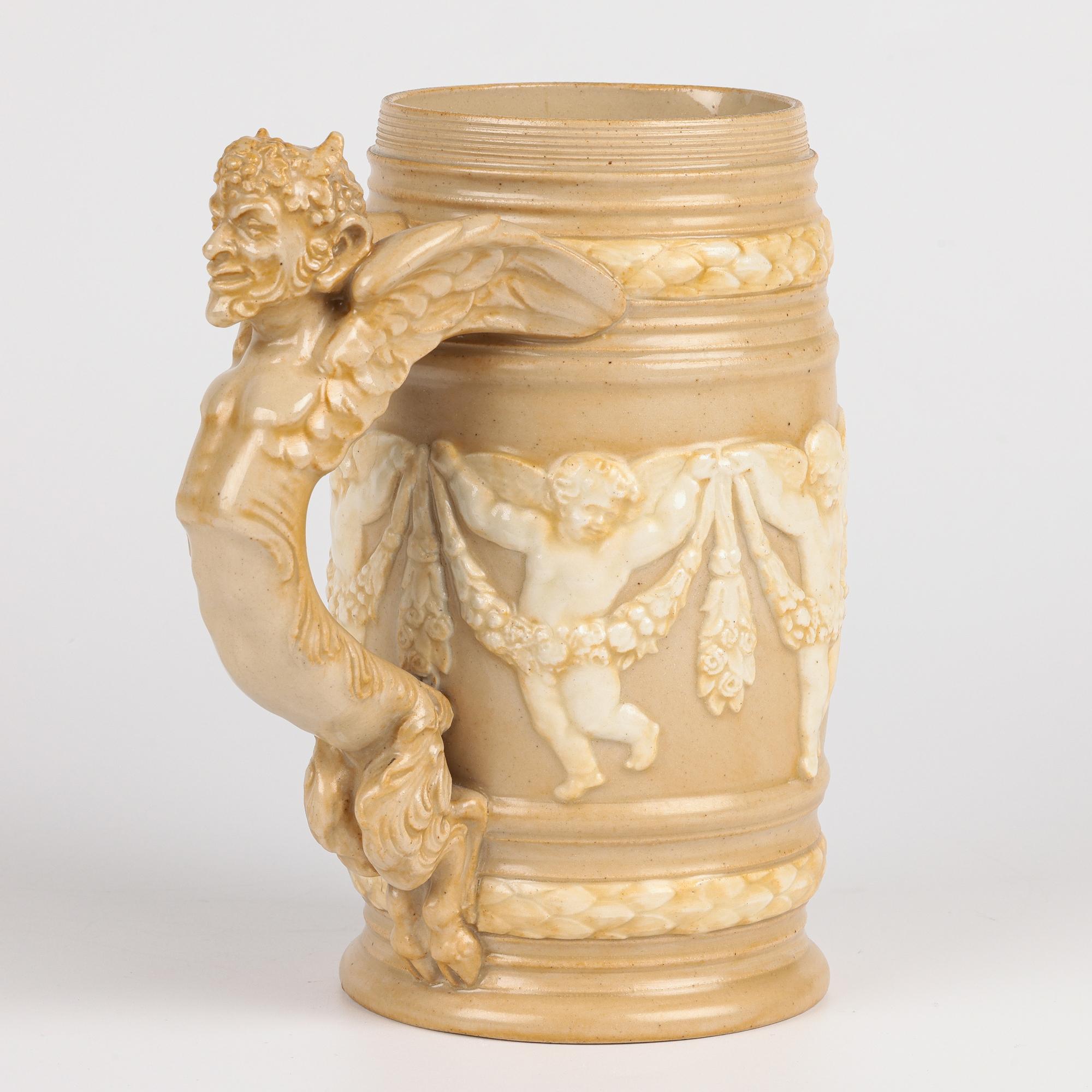 Jarra de gres con asa de sátiro alado Doulton Lambeth Fines del siglo XIX en venta