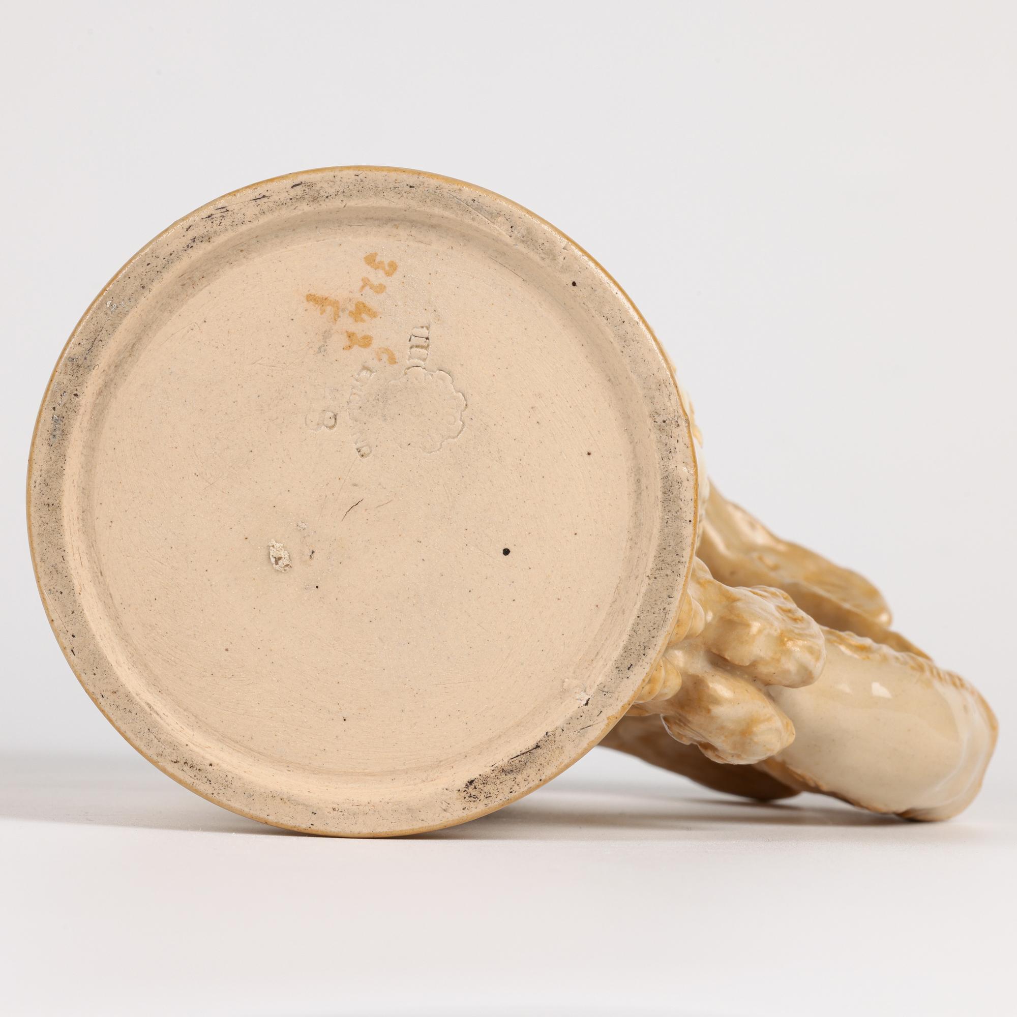 Jarra de gres con asa de sátiro alado Doulton Lambeth Gres en venta