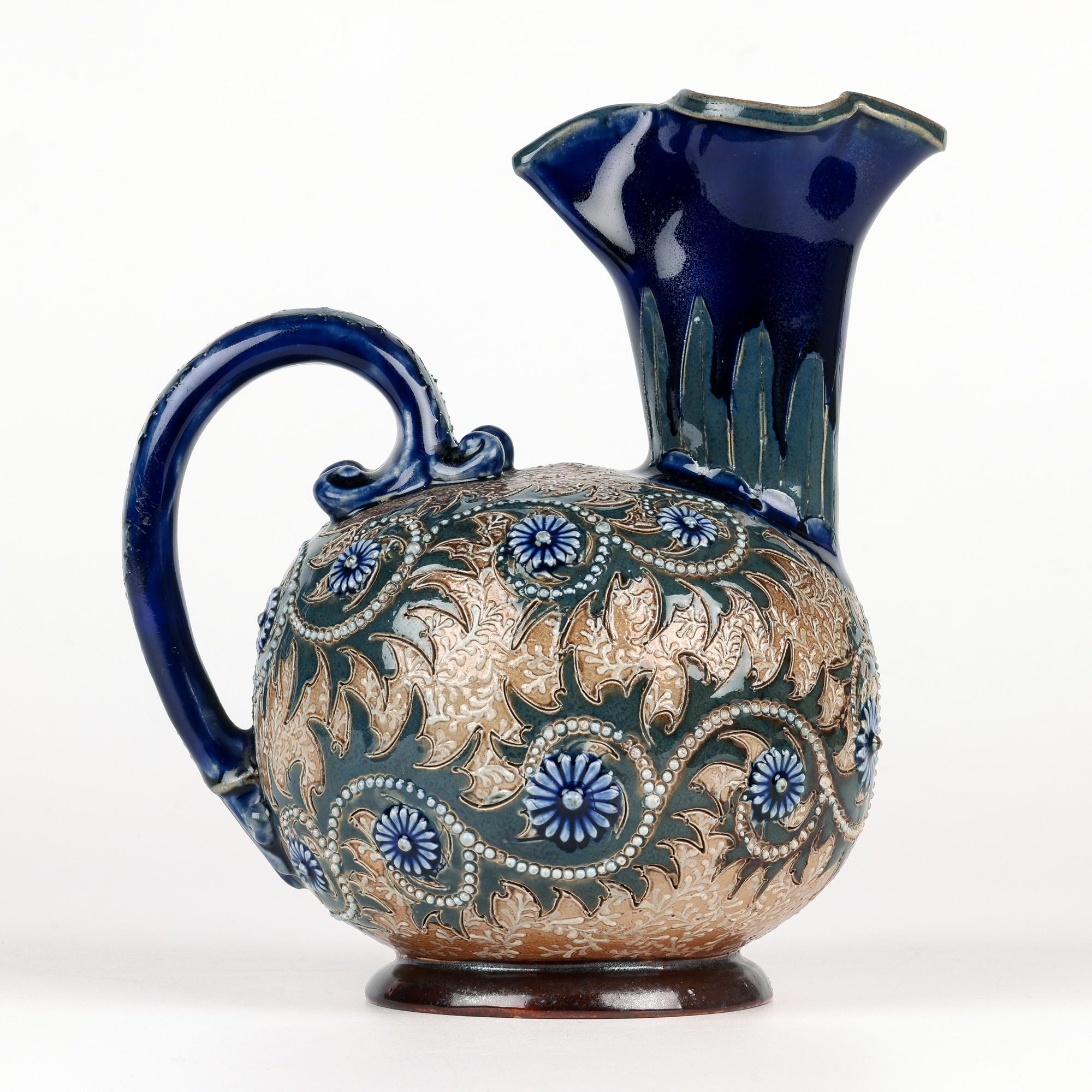 Fine XIX secolo Doulton Lambeth Zoomorphic Stylized Art Pottery Jug di Eliza L. Hubert in vendita