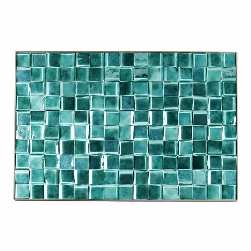 Ce panneau de carreaux décoratifs fait à la main associe les techniques traditionnelles de fabrication de carreaux de faïence portugais à une approche moderne des formes et des couleurs. Il en résulte une pièce à fort impact visuel, qui donnera vie