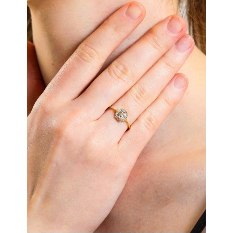 Modern 0.35ct - Art-Deco Baguette Diamond Ring For Sale