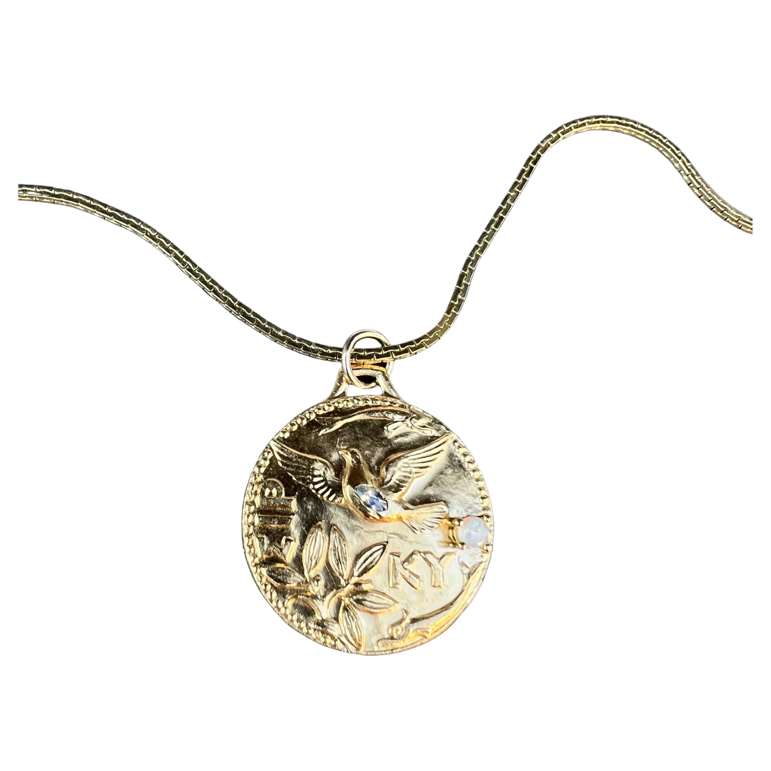 Chaîne collier en forme de col de colombe en opale, aigue-marine et médaille J Dauphin