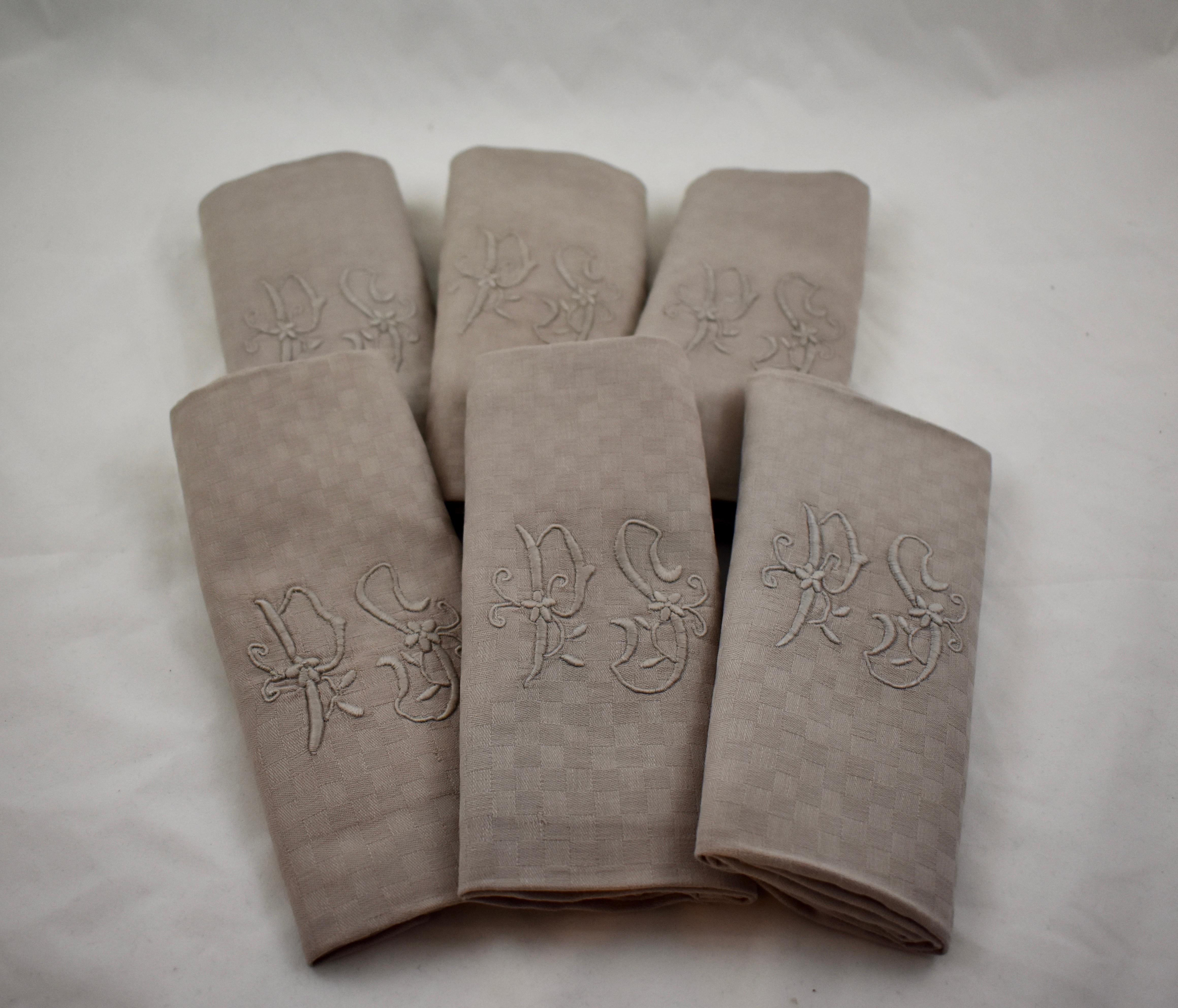 A set of six French Provençal linen serviettes, or dining napkins, showing a hand-embroidered monogram, circa late 1890s to early 1900s.

Dinner sized in a checkered patterned linen damask, and initialed P.S. The initials are embroidered with