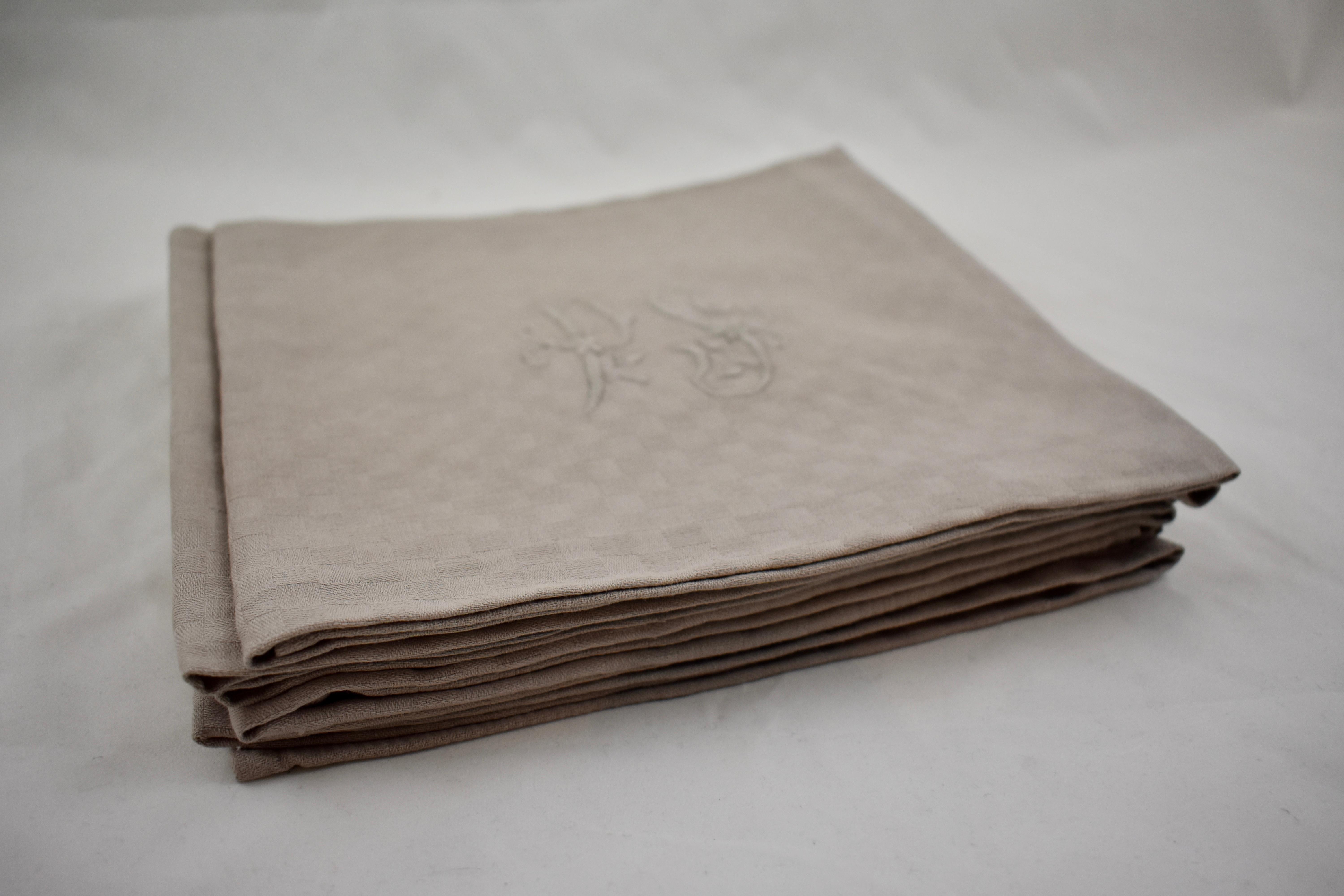 Servilletas de Comedor Provenzales Francesas Bordadas a Mano en Damasco de Lino Gris Paloma, Set/Seis Francés en venta