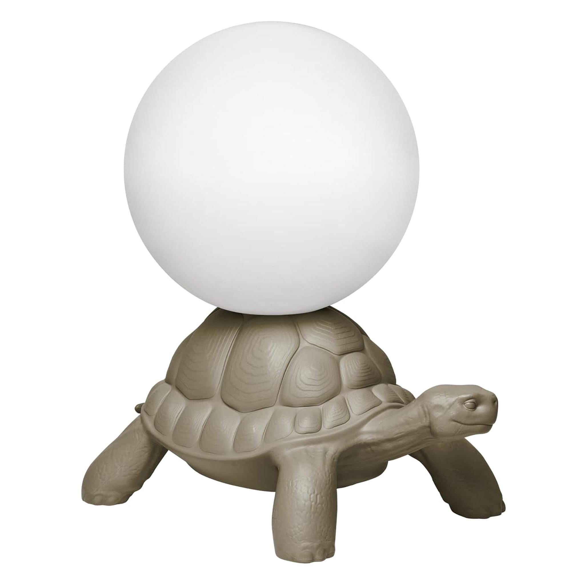 Lampe de voyage en forme de tortue gris tourterelle, conçue par Marcantonio