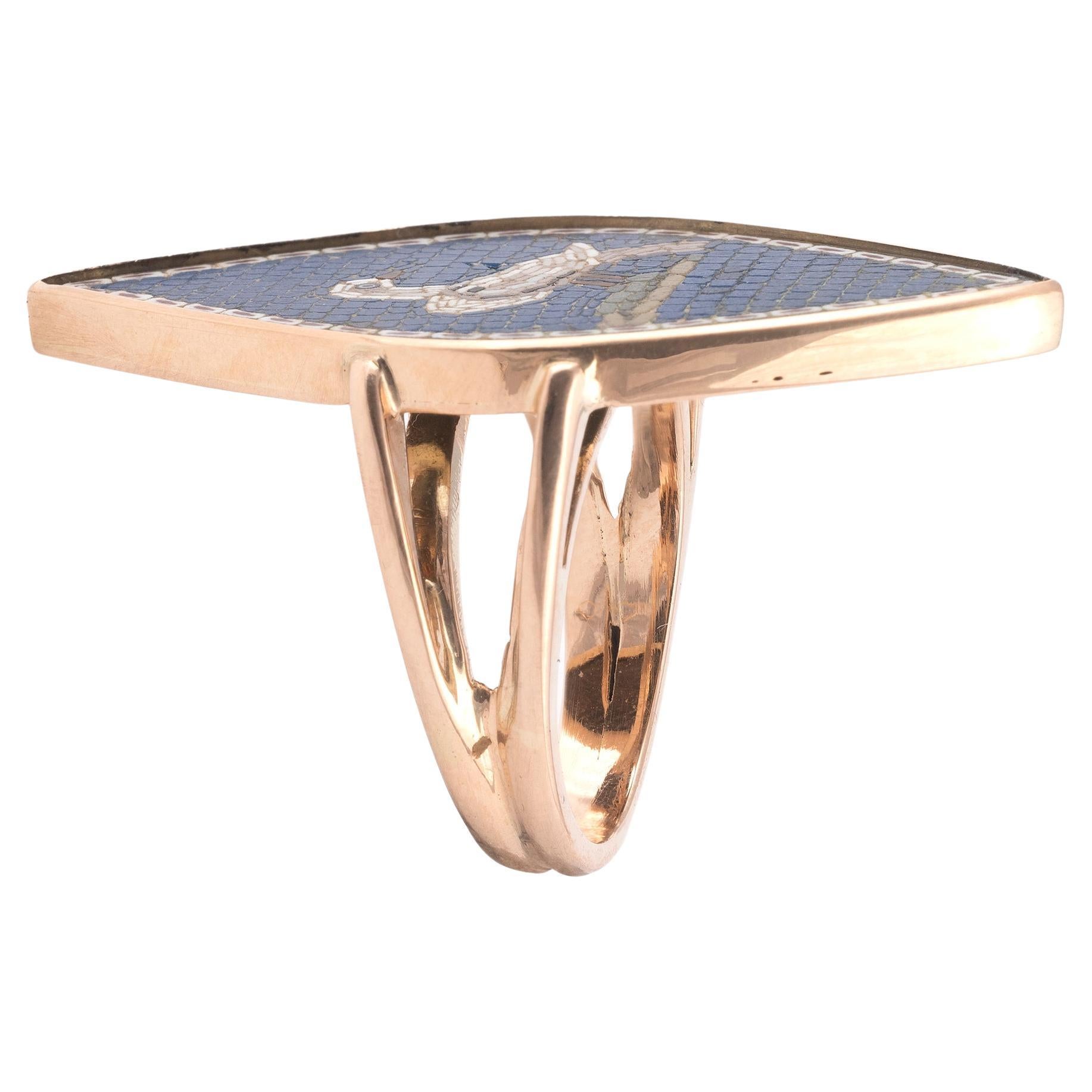 Dove Micromosaic Gold Vertical Ring Italian 1780-1790 Attr. Giacomo Raffaelli In Excellent Condition In Firenze, IT