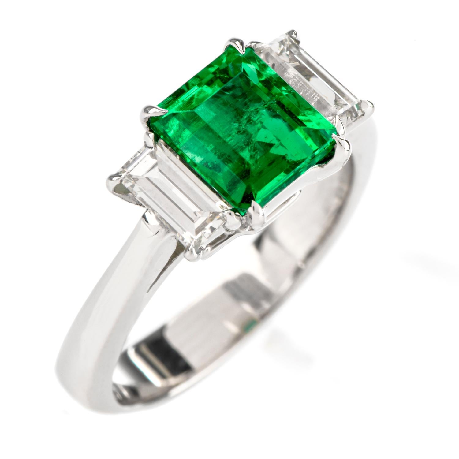 Art Deco Fine Colombian Emerald Diamond Platinum Three-Stone Ring