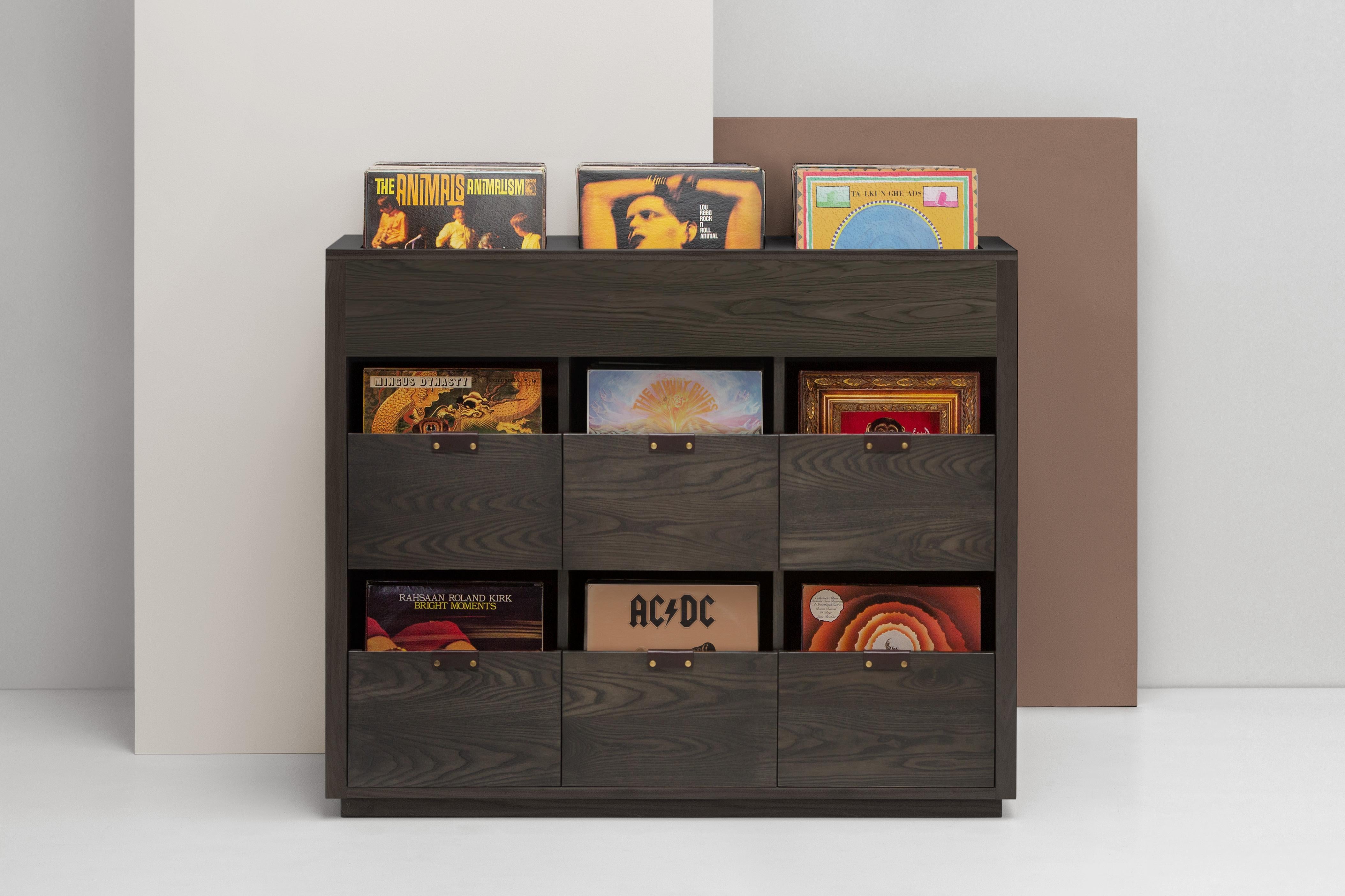 XXIe siècle et contemporain Meuble de rangement de rangement en vinyle à queue d'aronde 1 x 1 tiroir simple en noyer naturel en vente