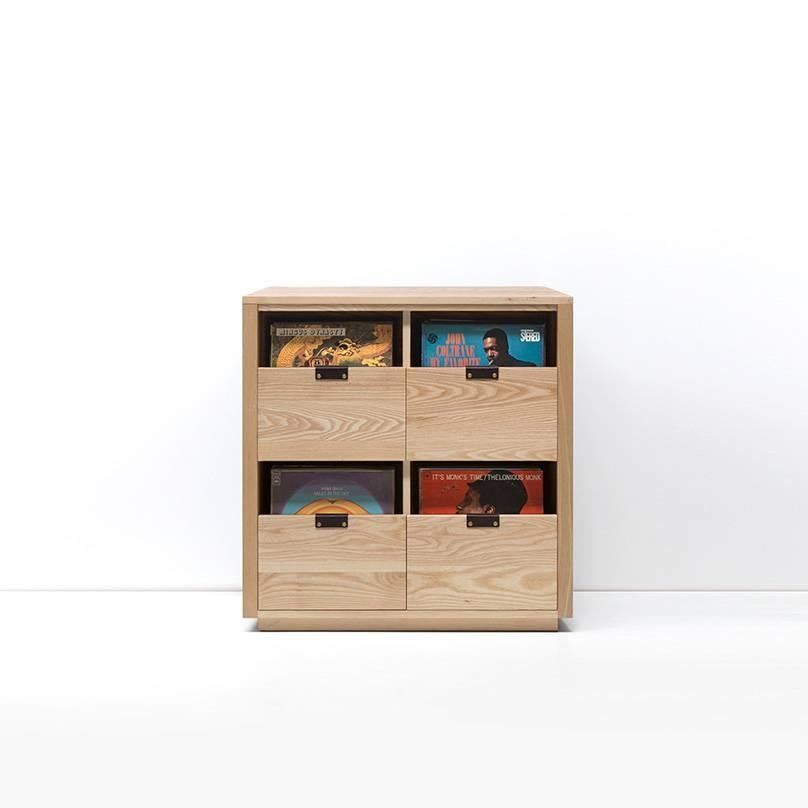 Moderne Armoire de rangement en vinyle à queue d'aronde 2 x 2 Noyer naturel massif 4 tiroirs en vente