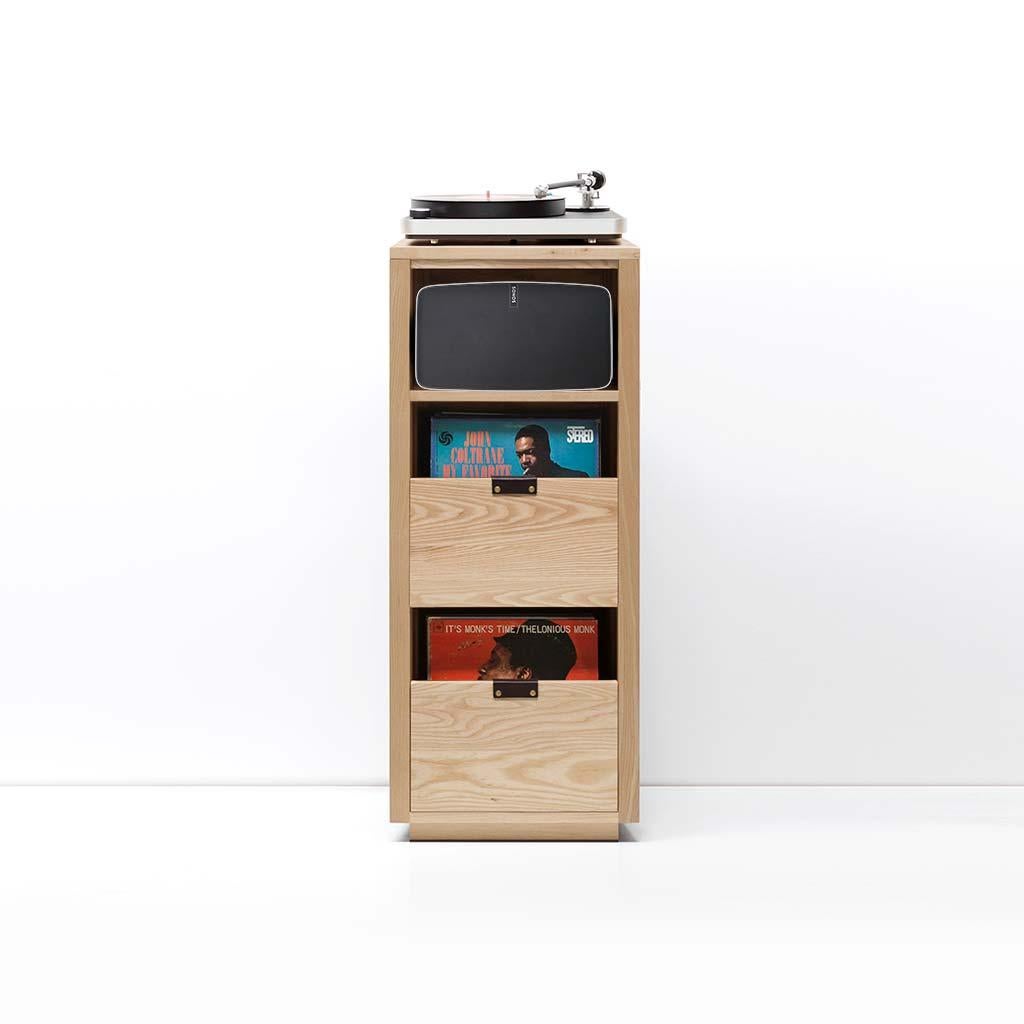 Our dovetail vinyl storage cabinets 1 x 2.5 with equipment shelves are sized to fit the most popular Sonos speakers and works with Sonos One, Play 1, Play 3, Play 5, Beam, Playbase & Playbar. The drawers in our Dovetail cabinets utilize a “file