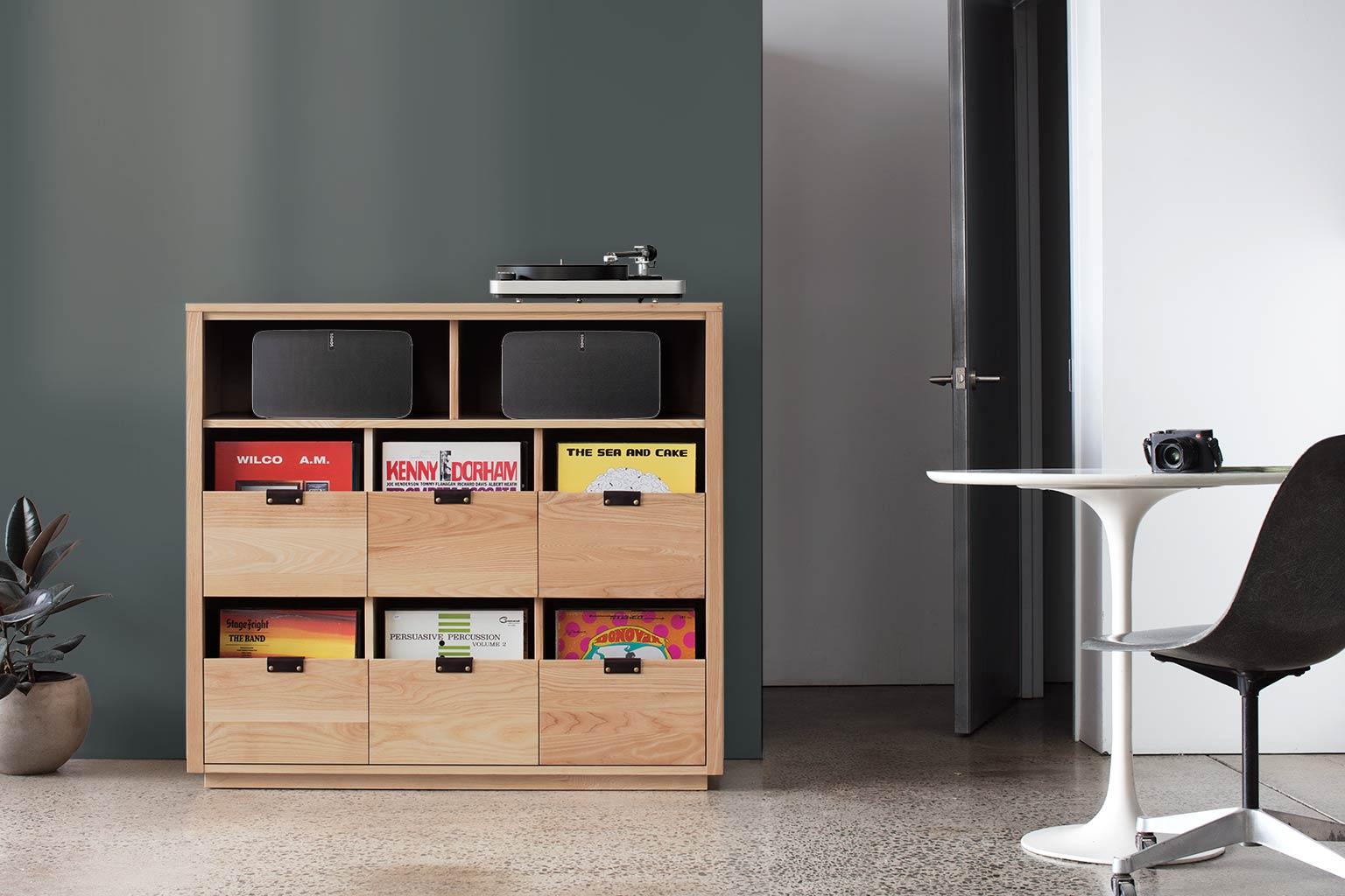 Américain Meuble de rangement en vinyle à queue d'aronde pour Sonos avec étagère pour équipement en vente