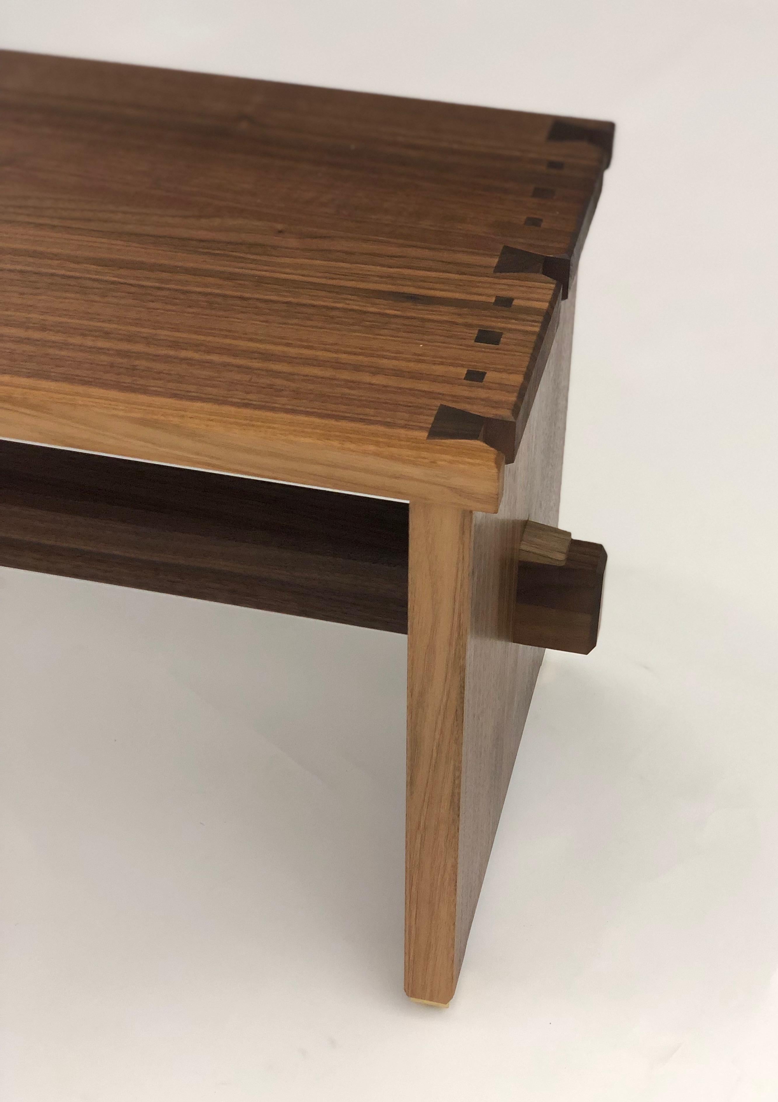 Banc à queue d'aronde en noyer Neuf - En vente à Princeton, NJ