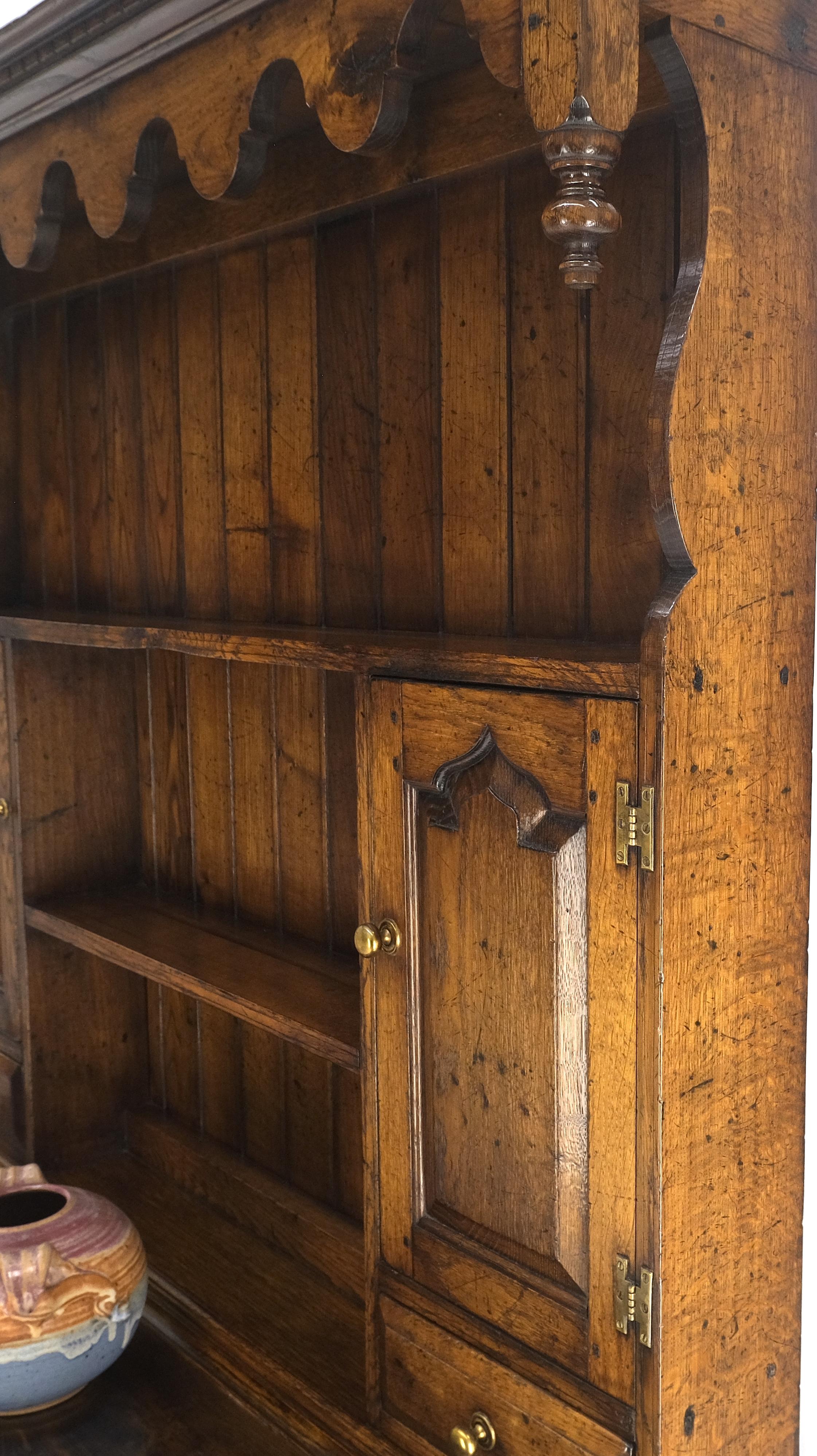 Dovetailed Drawer Quality Farmhouse Welsh Oak Cupboard Breakfront Sideboard MINT For Sale 2