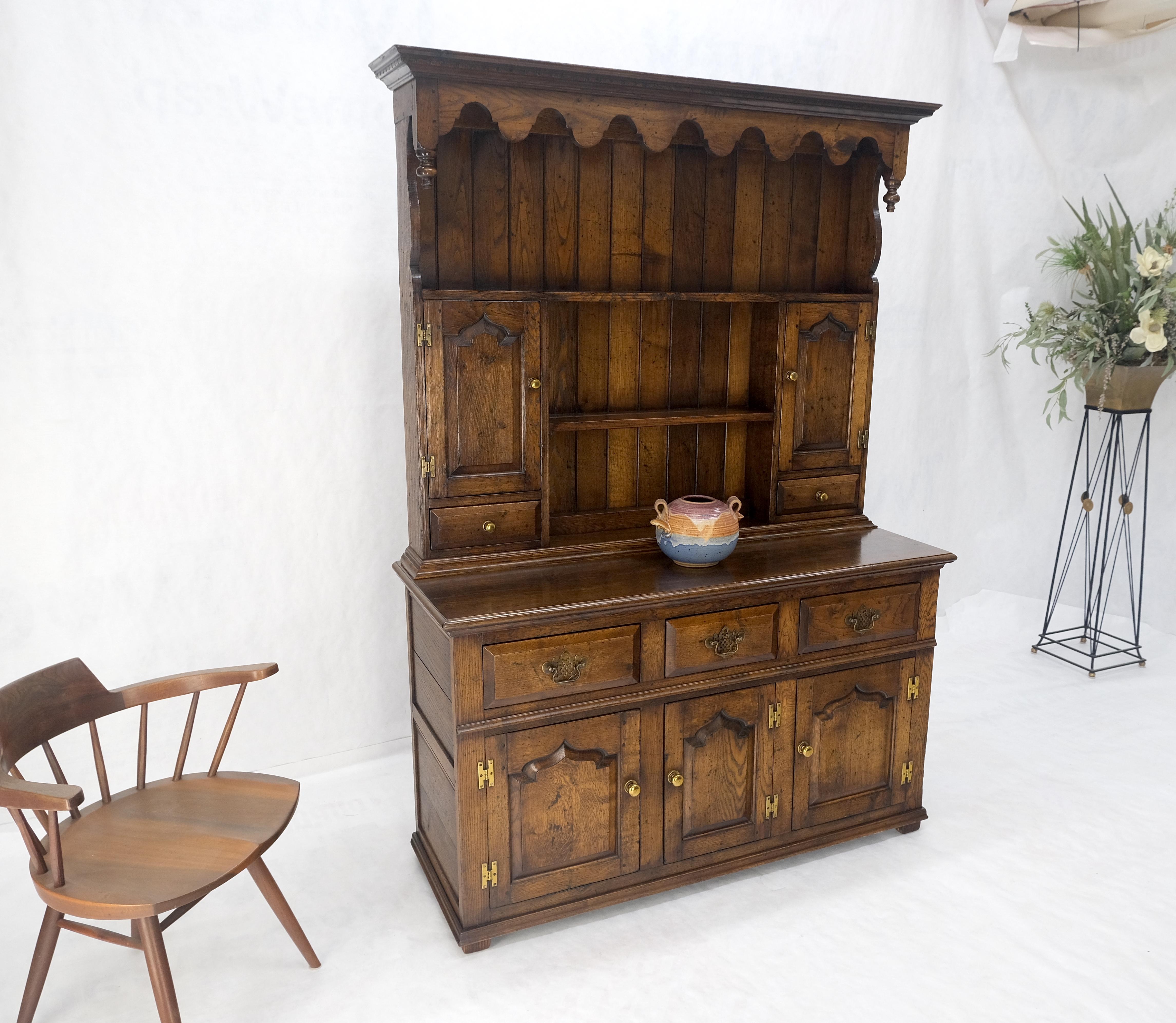 Dovetailed Drawer Quality Farmhouse Welsh Oak Cupboard Breakfront Sideboard MINT For Sale 3