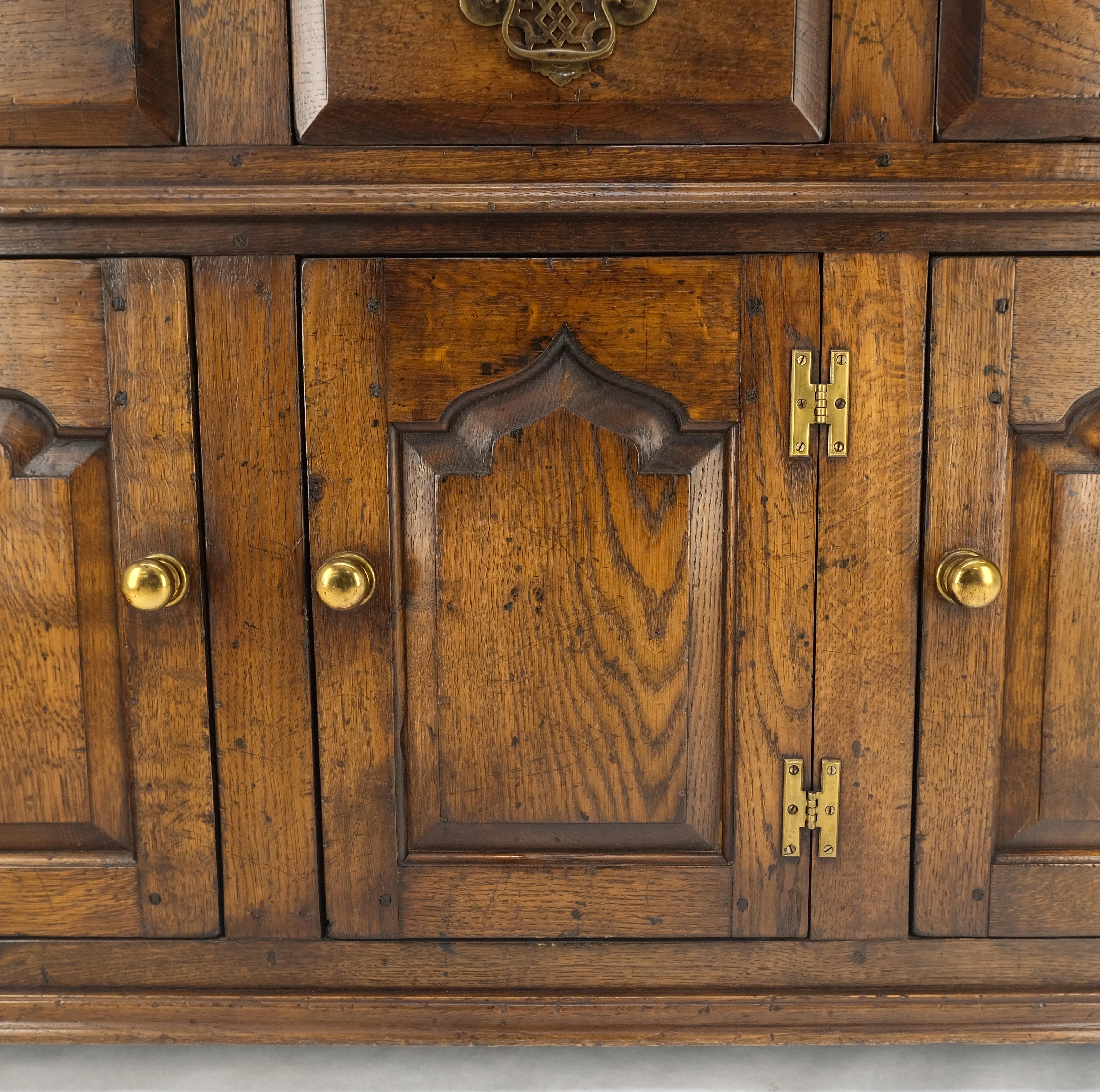 Dovetailed Drawer Quality Farmhouse Welsh Oak Cupboard Breakfront Sideboard MINT In Good Condition For Sale In Rockaway, NJ